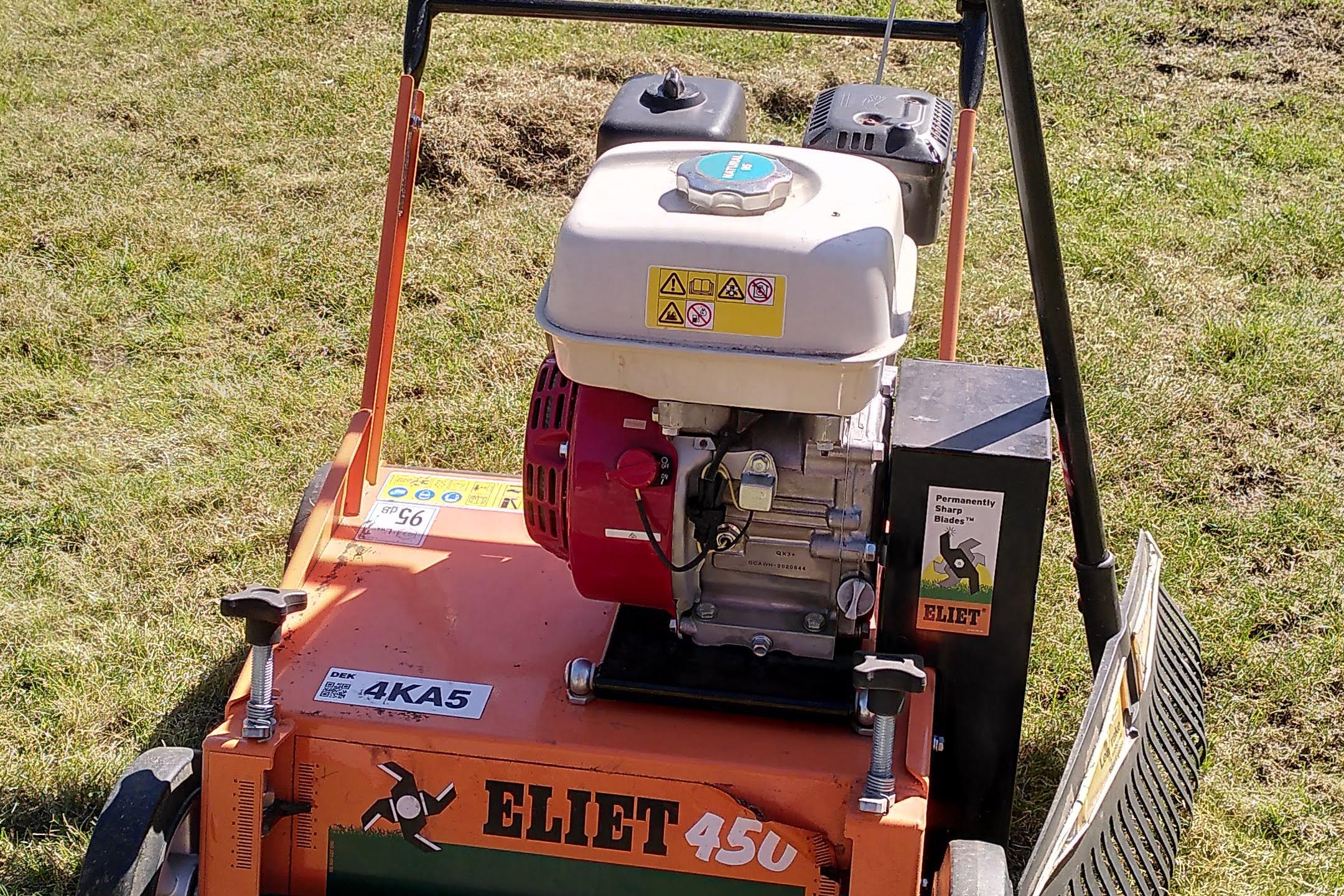 Vertikutace trávníku