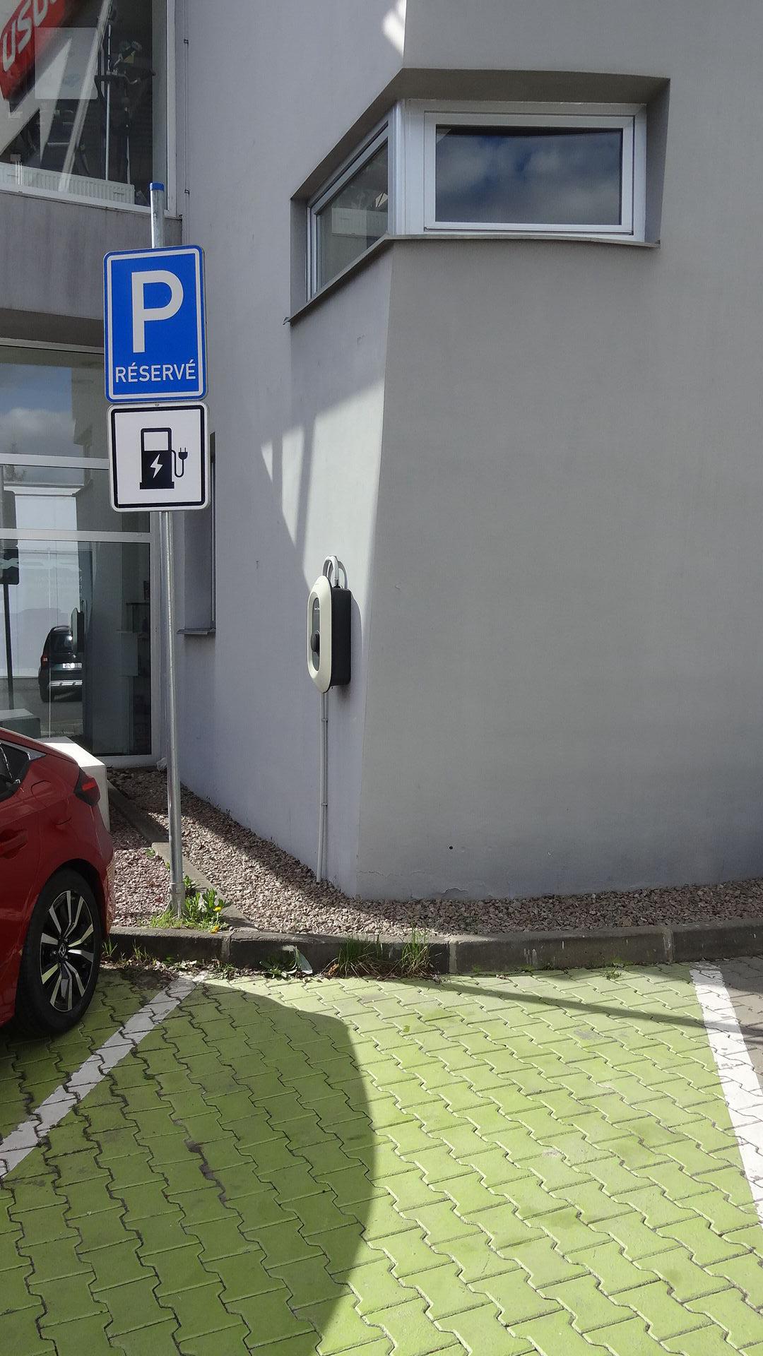 Dobíjecí stanice pro elektromobily foto 2