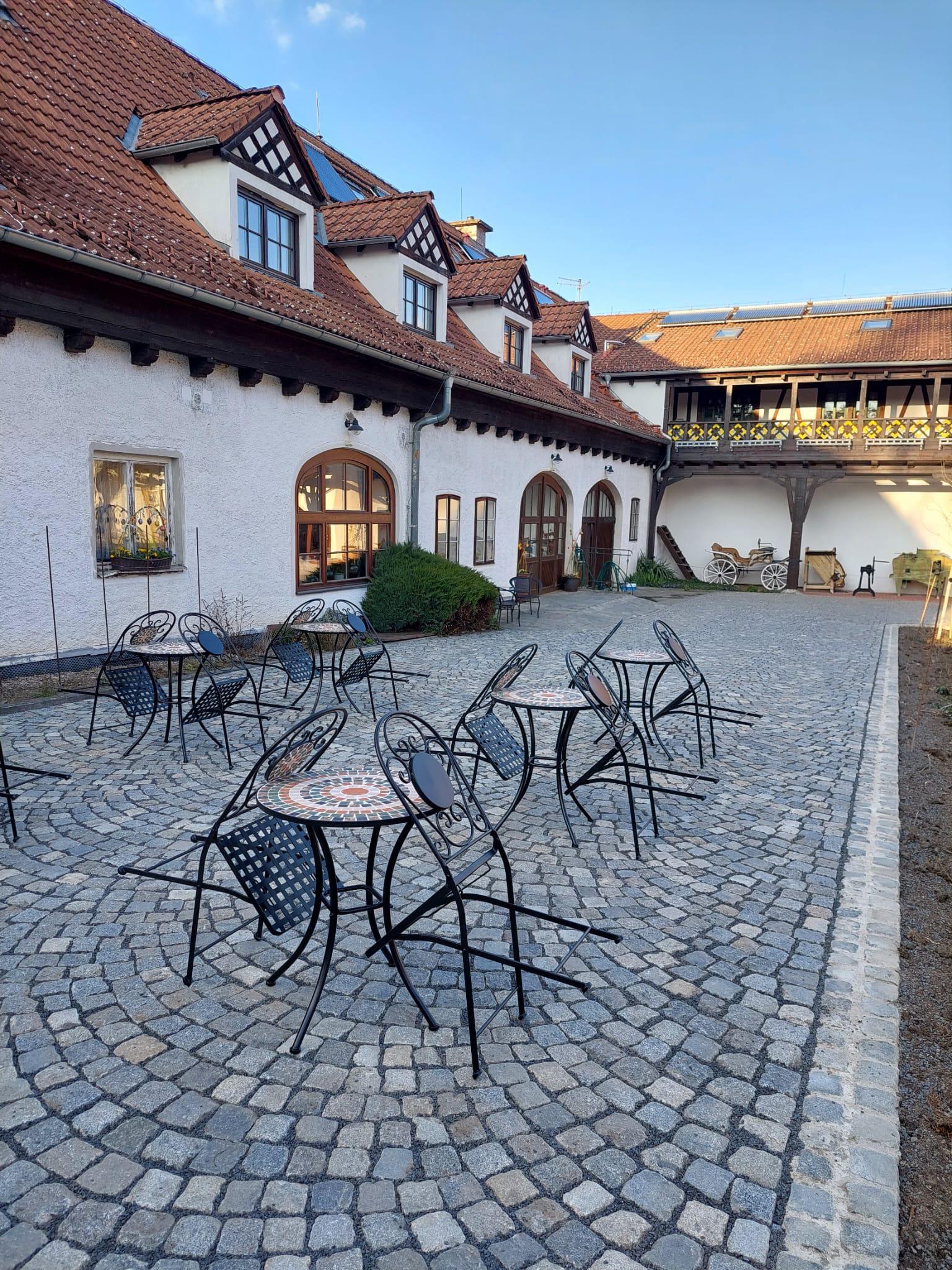 Manský dvůr foto 2