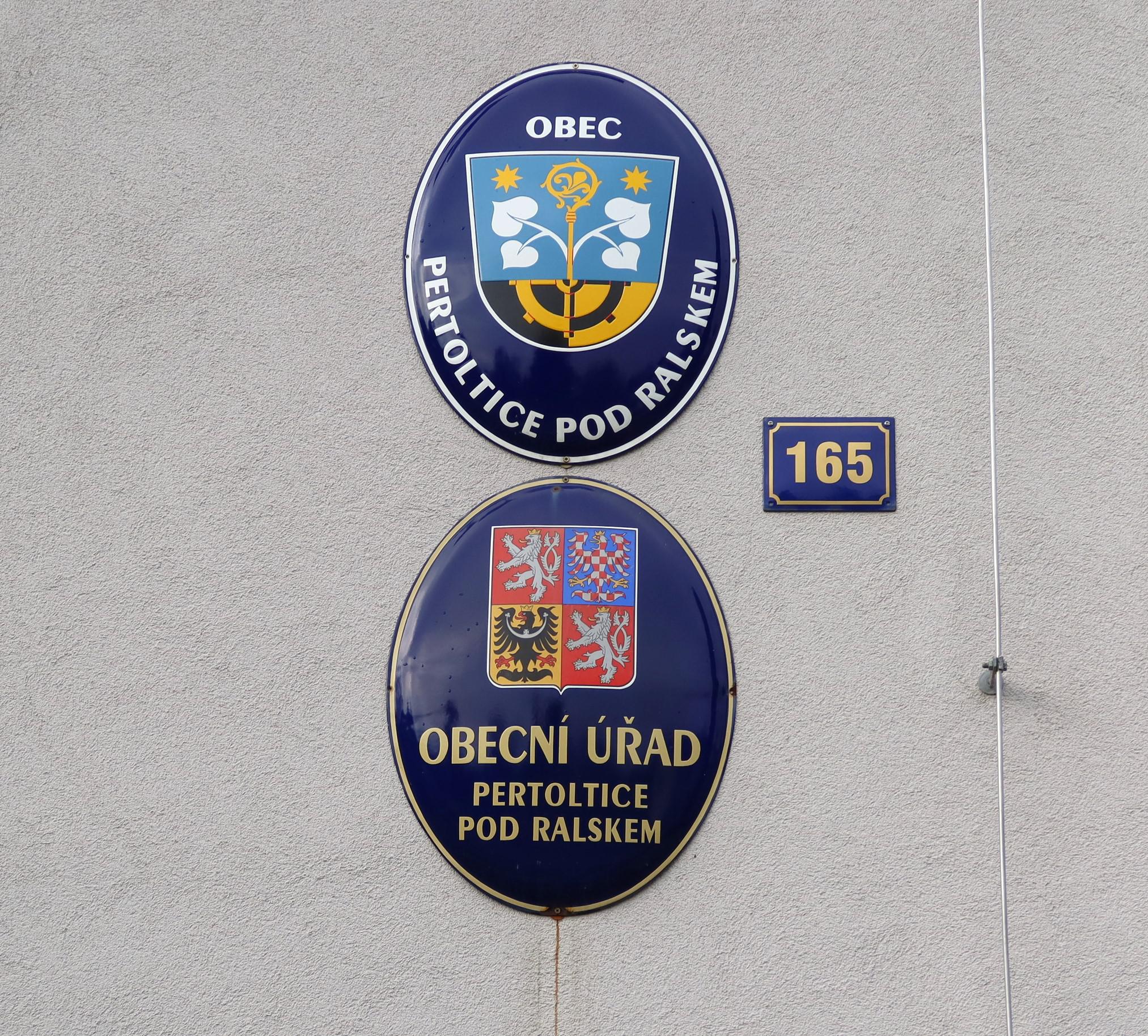 Pertoltice pod Ralskem - obecní úřad foto 3