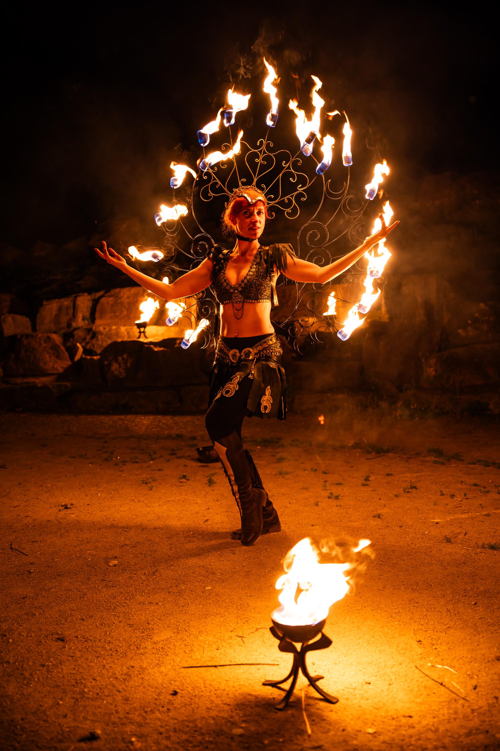 Ilusias - UV Light & Fire show foto 5