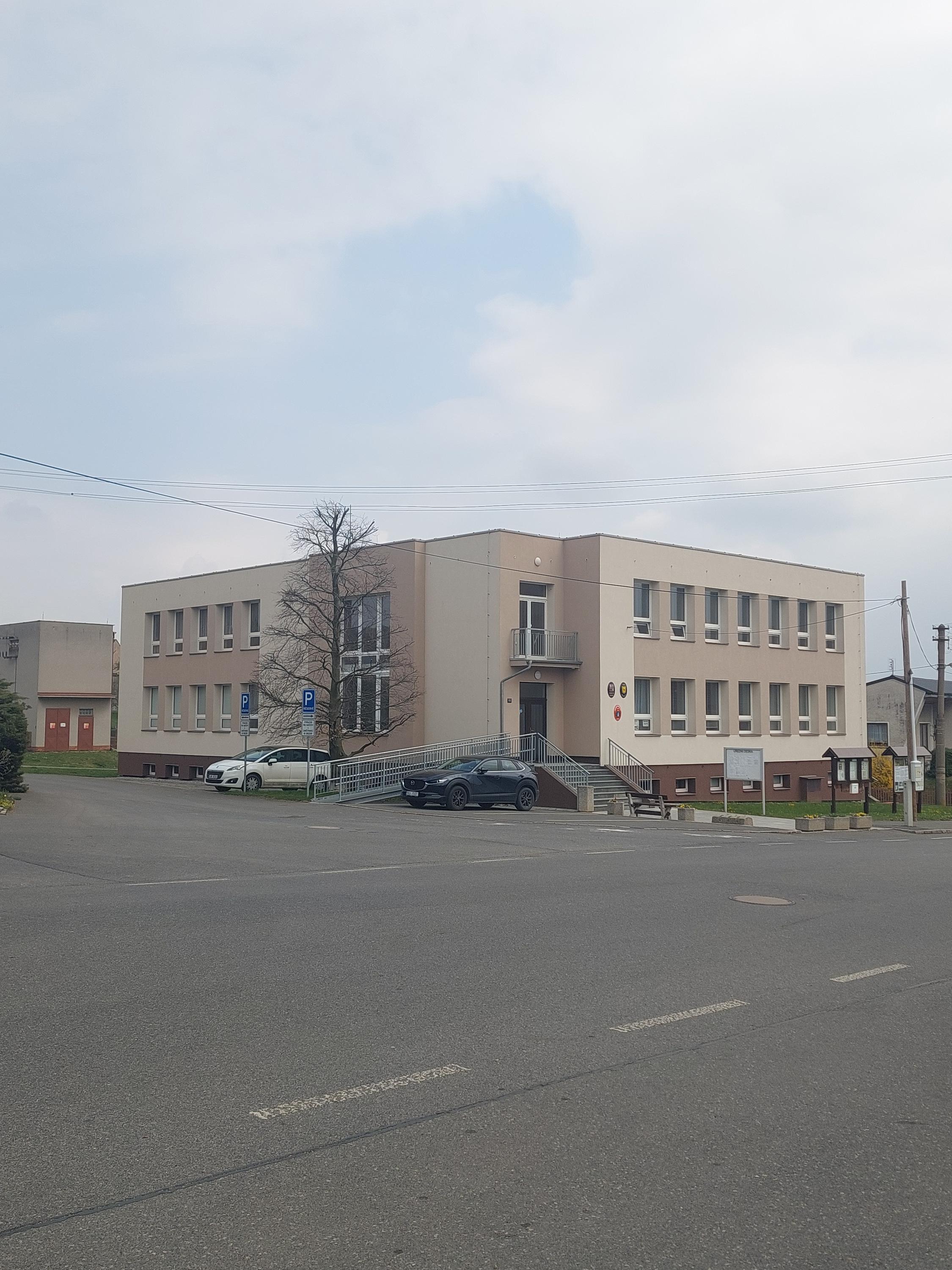 Drozdov - obecní úřad foto 2