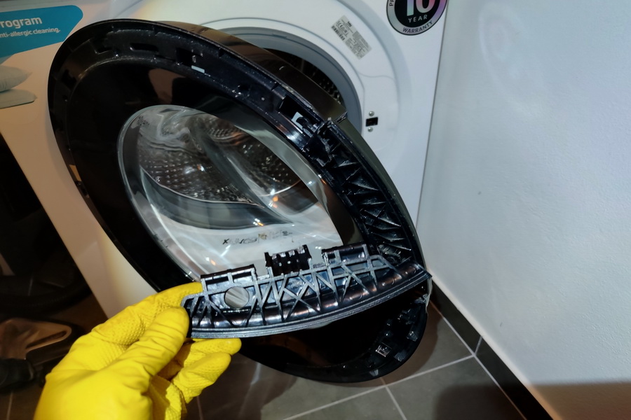 Nejdou otevřít dvířka pračky? Prádlo uvnitř?