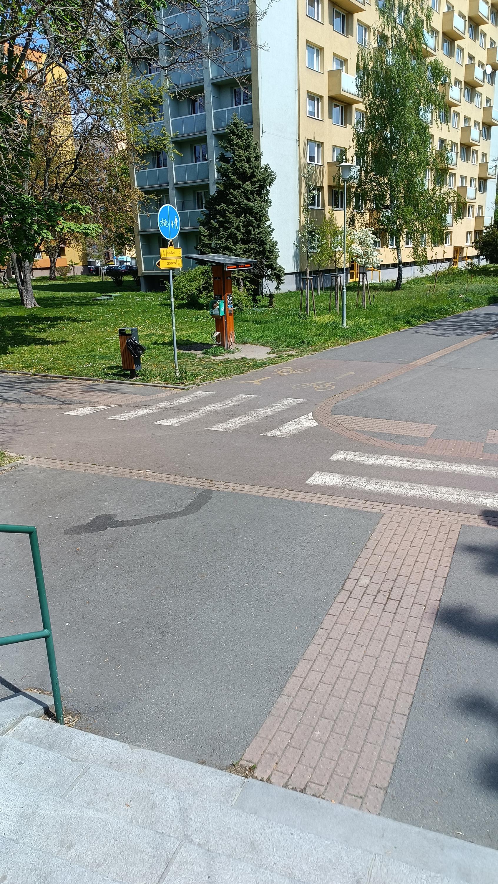 Multifunkční nabíjecí stanice TOP SPOT foto 5