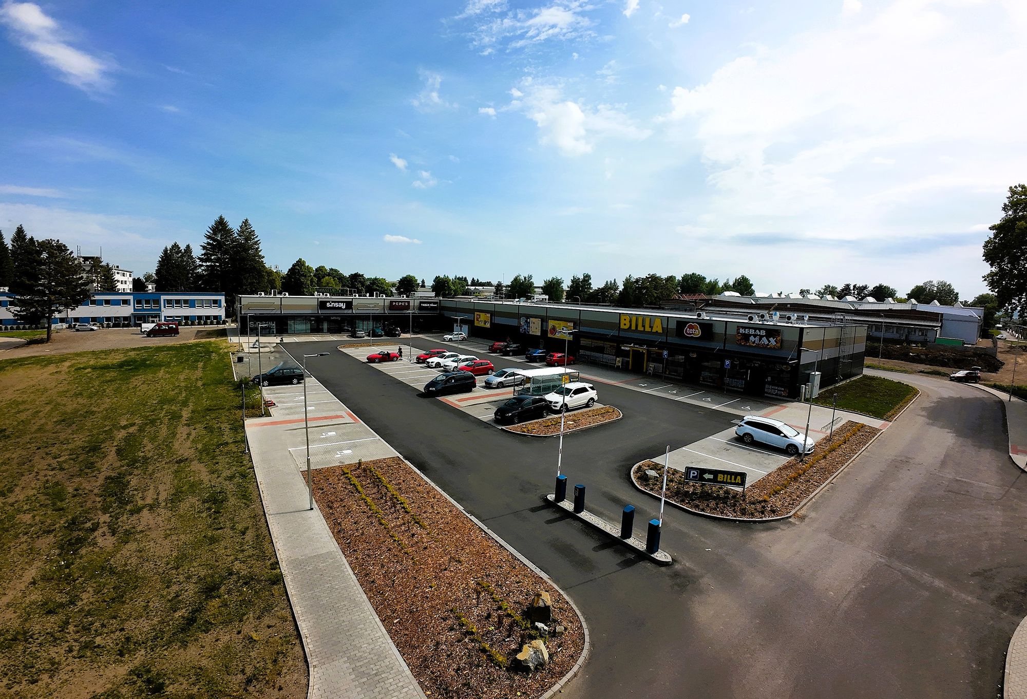 Nákupní centrum OC Lutín foto 1