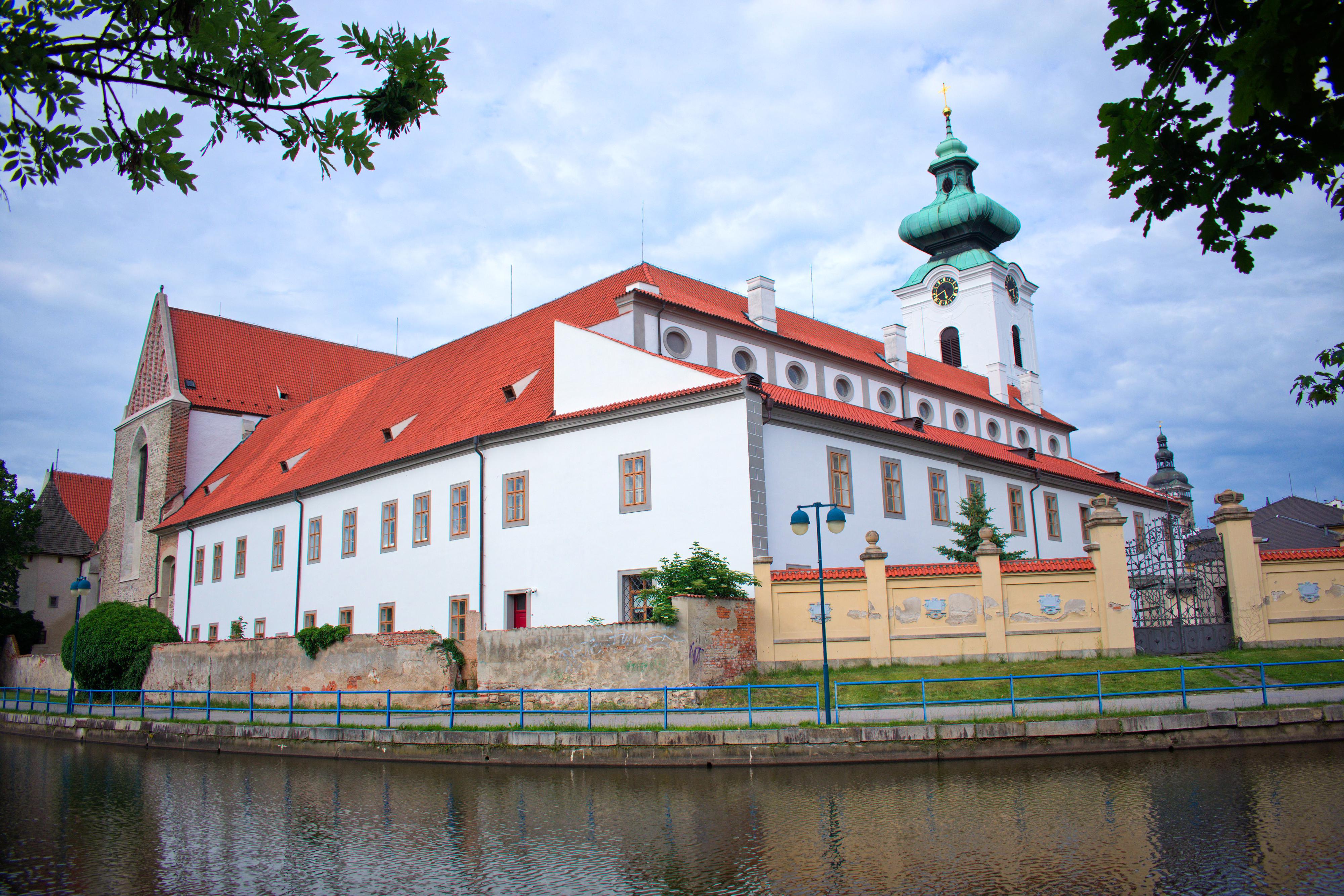 ZUŠ Piaristické nám. 1