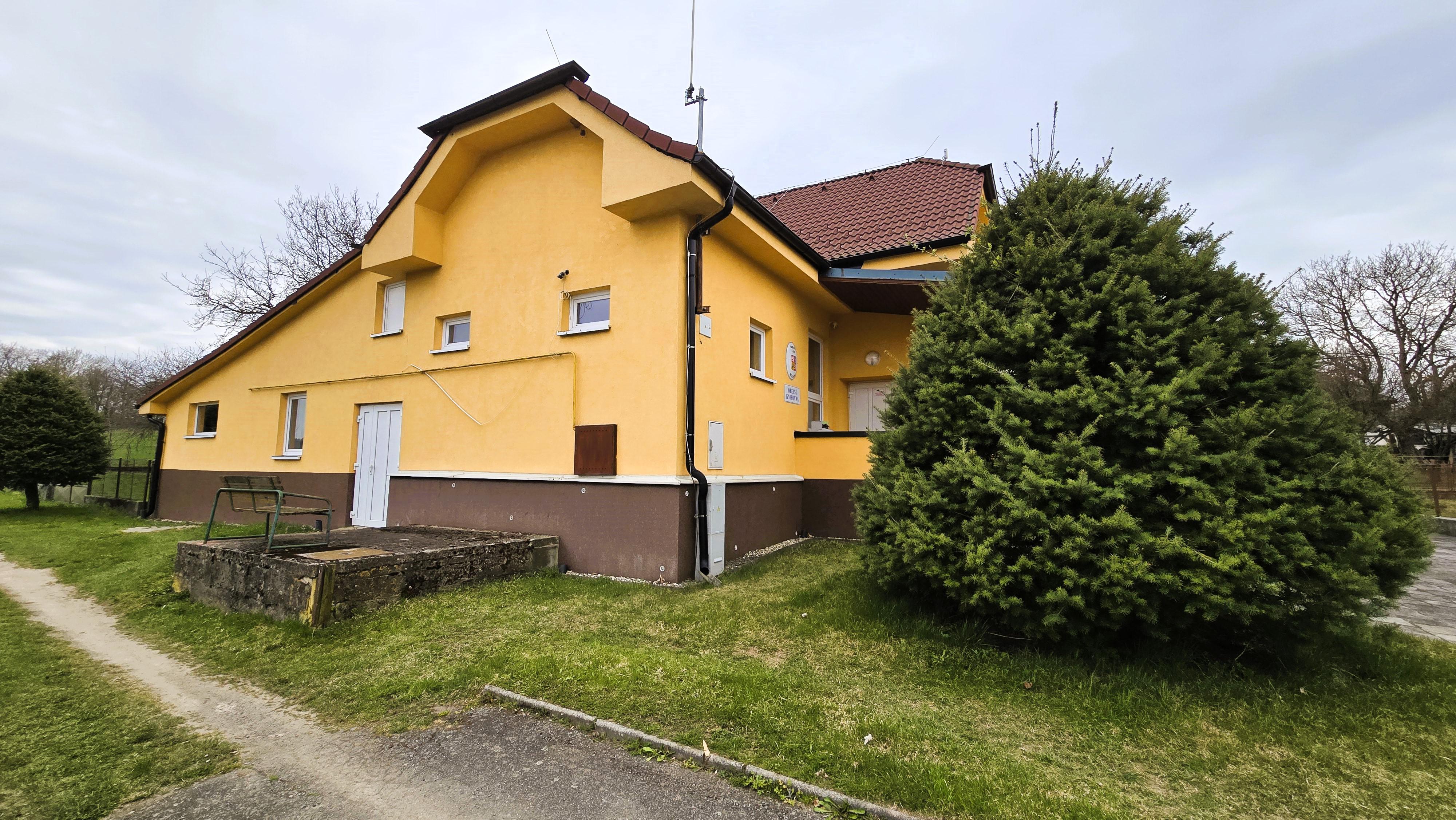 Bousín - obecní úřad foto 2