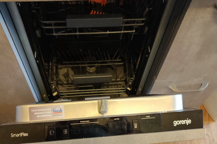 Myčka AEG hlásí i10, i20? Nebo Gorenje F12?