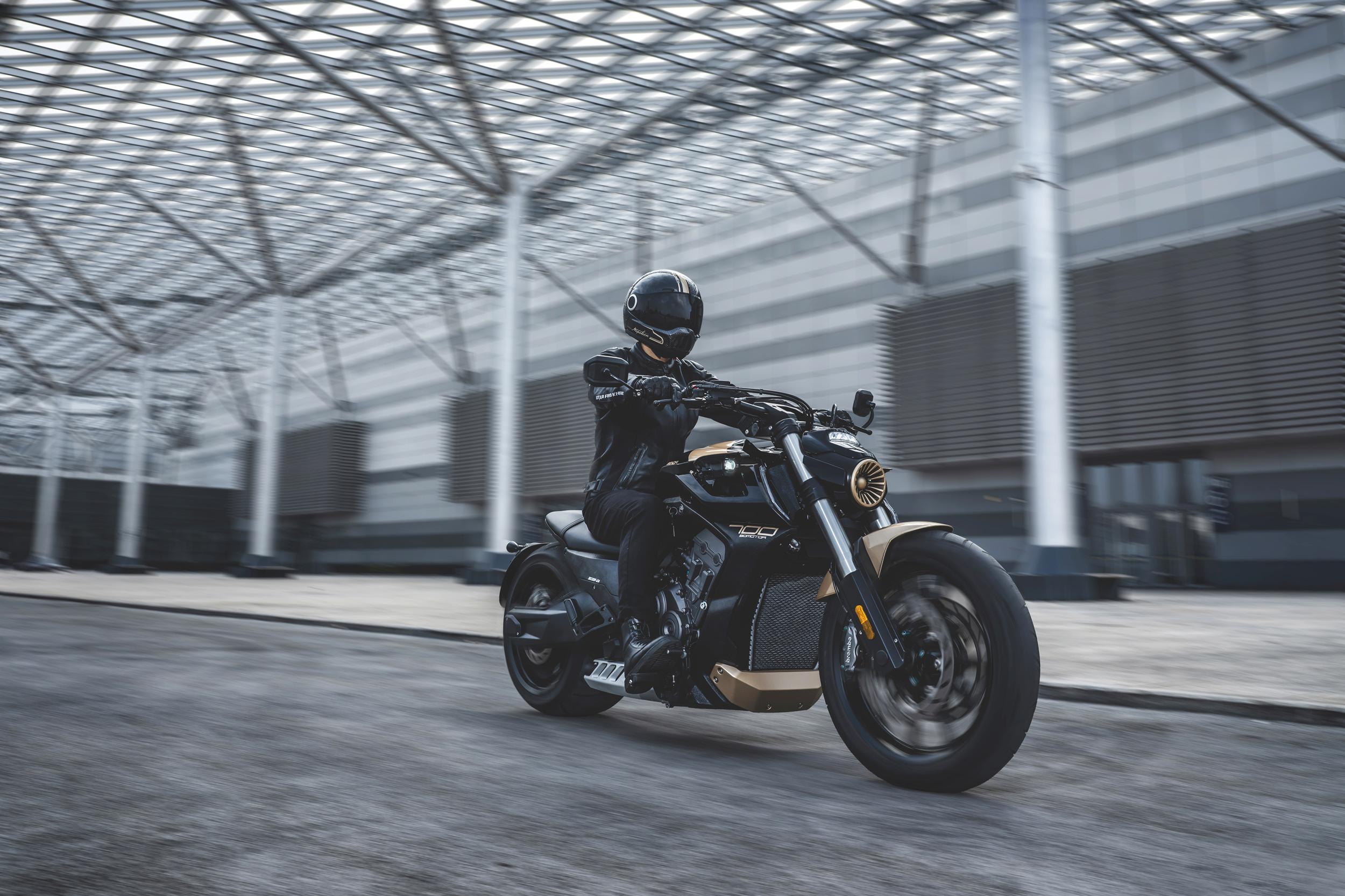 NOVINKA BENDA LFC700 PRO