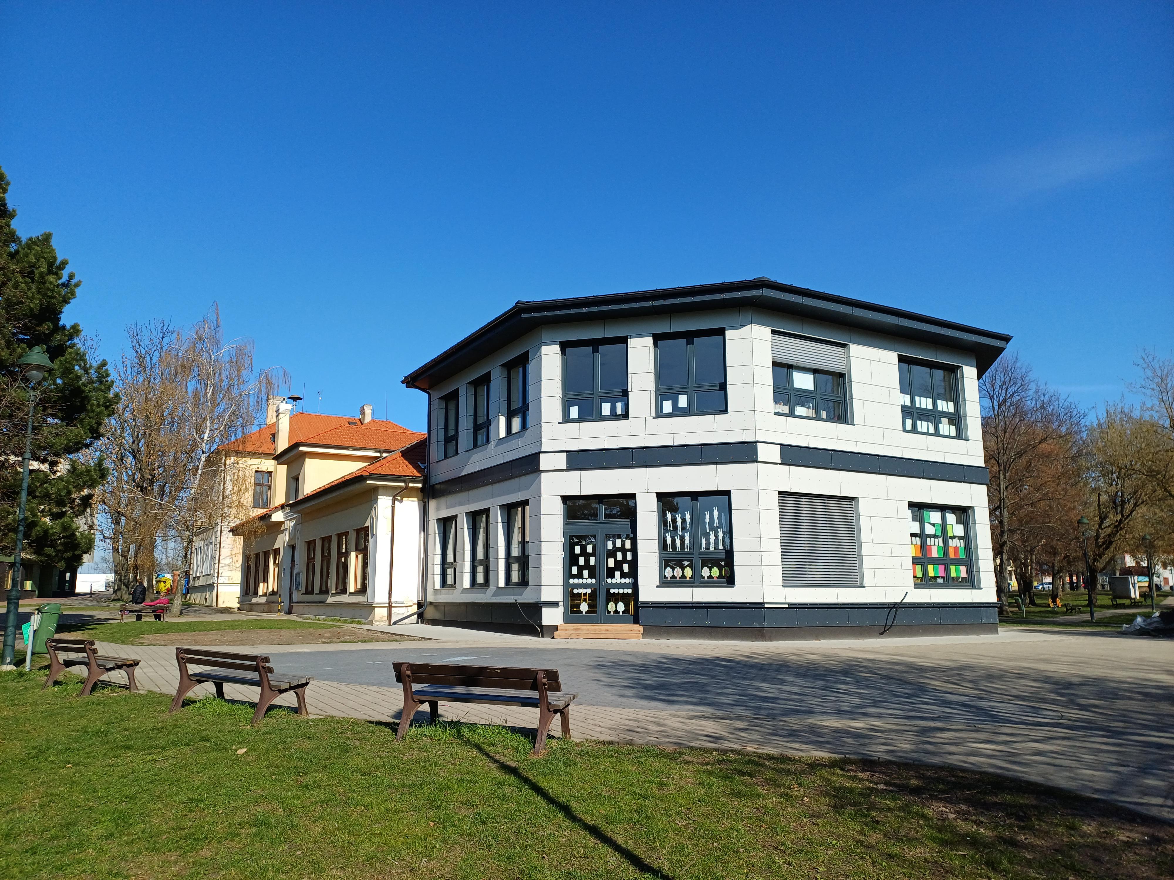 Základní škola Dolní Měcholupy foto 4