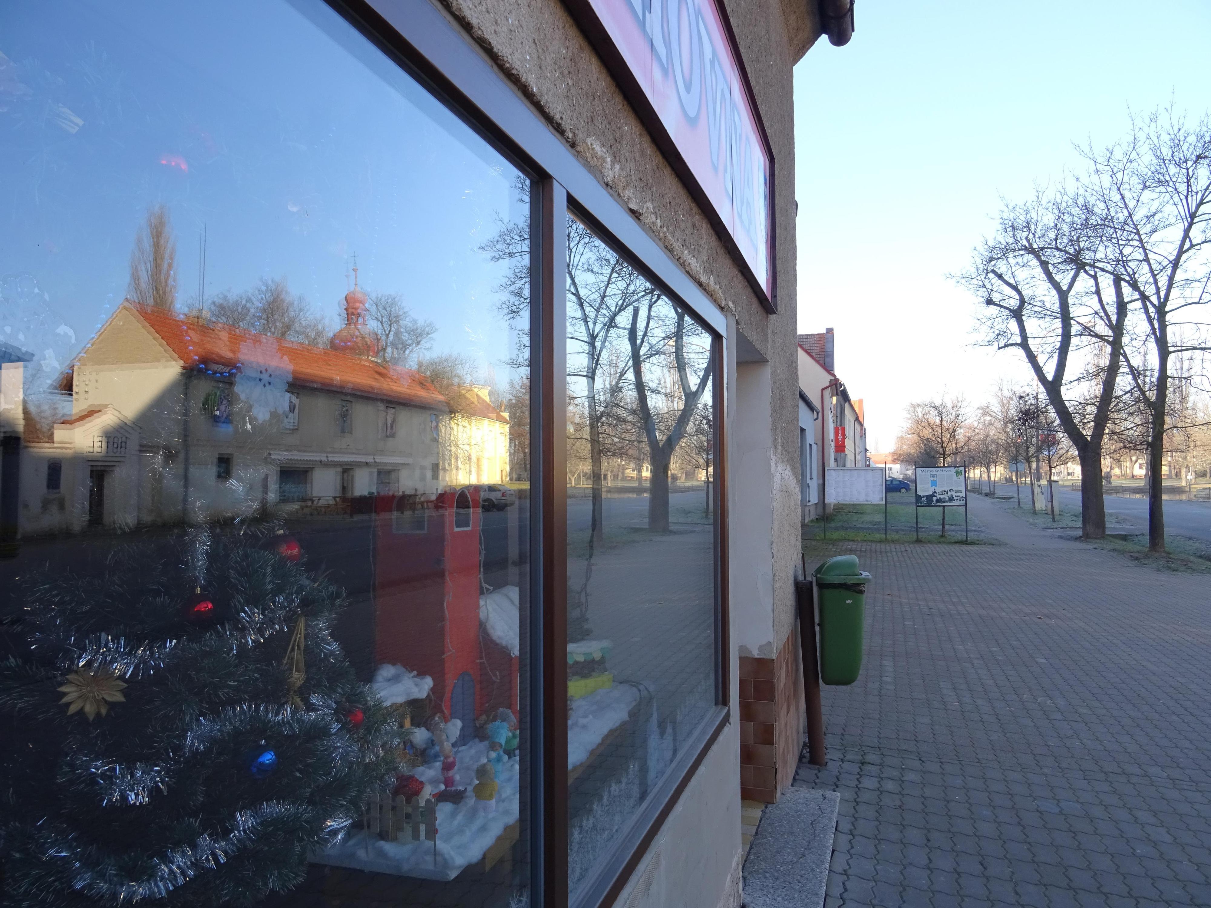 Knihovna městyse Kněževes foto 2