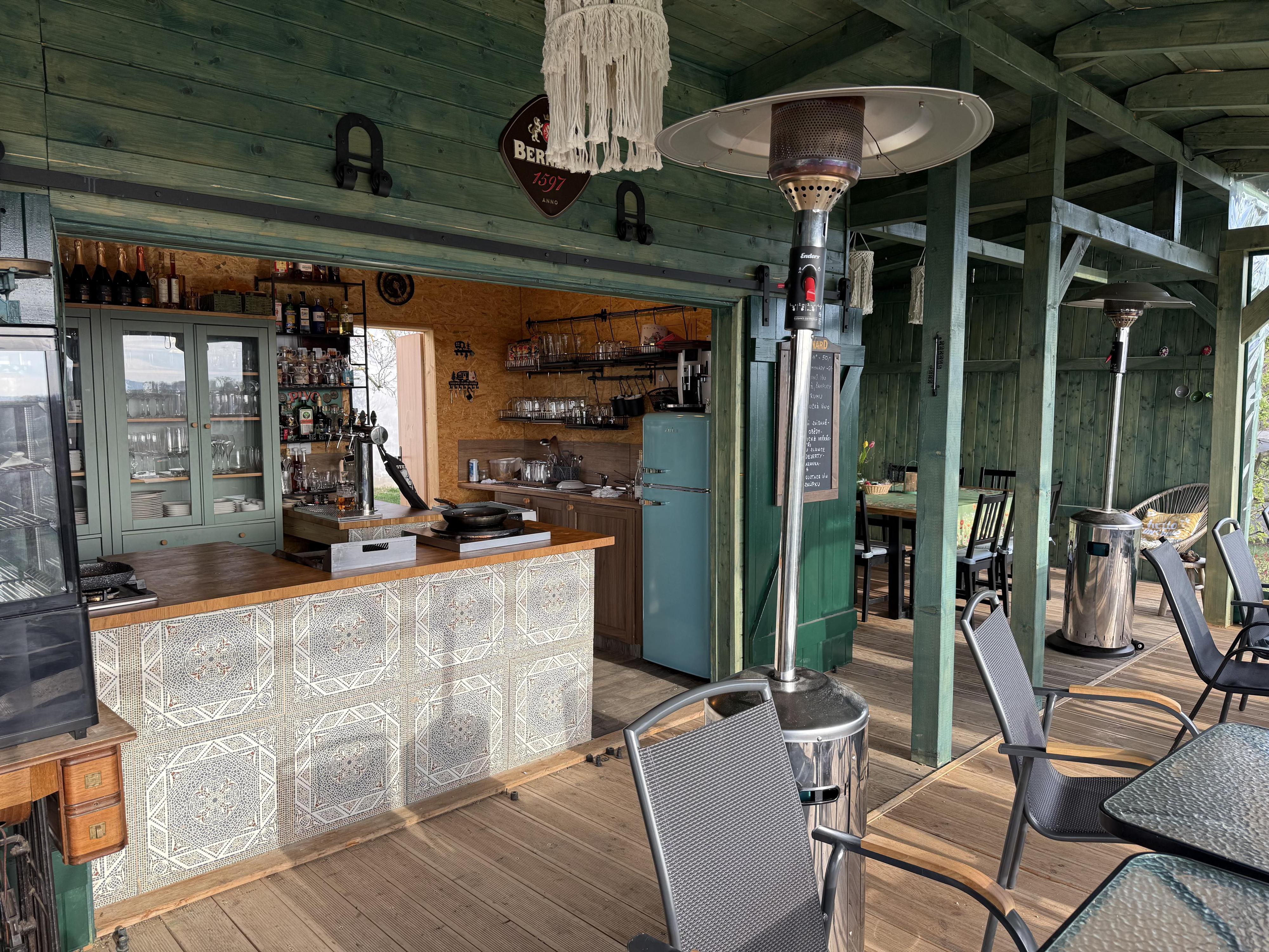 Bistro a Karavanpark meruňky a vinohrady Vrbice foto 2