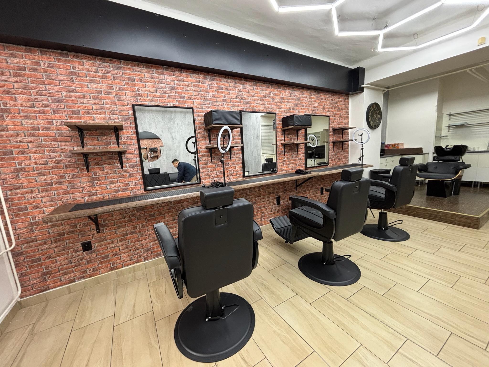 Rayvee's Barbershop foto 2