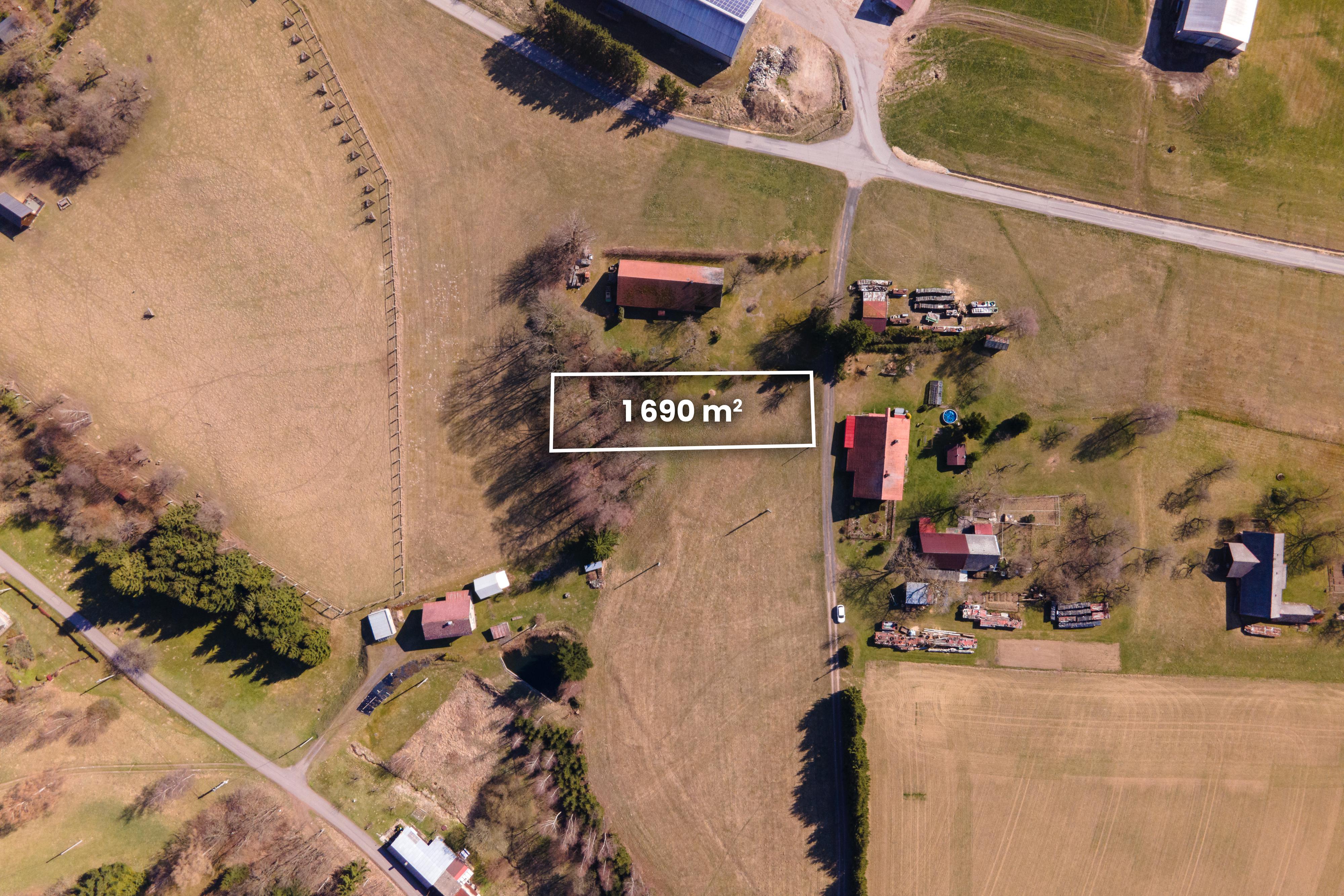 Prodej zahrady  1690m2, Pěčín