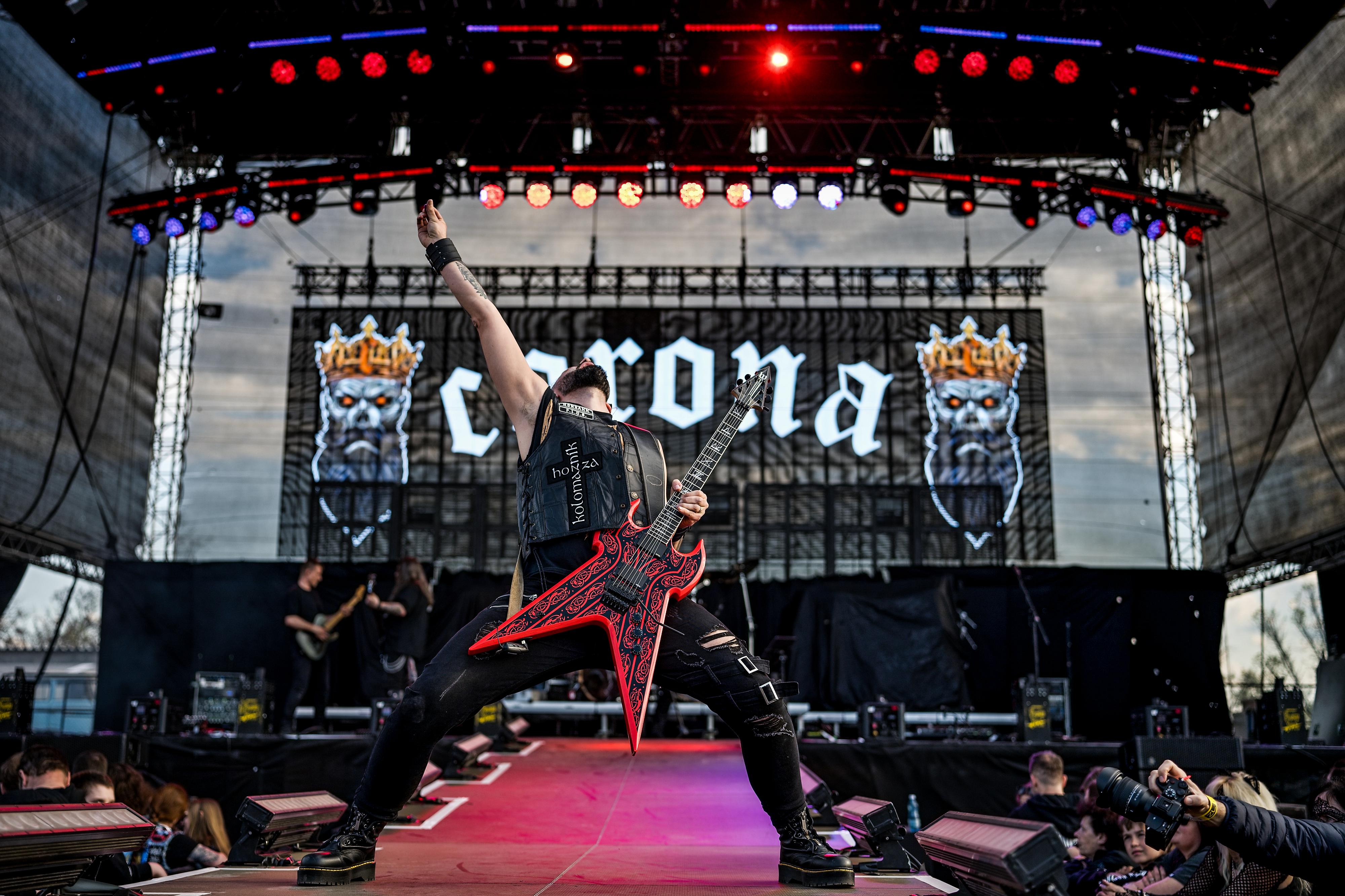 Corona metal foto 5
