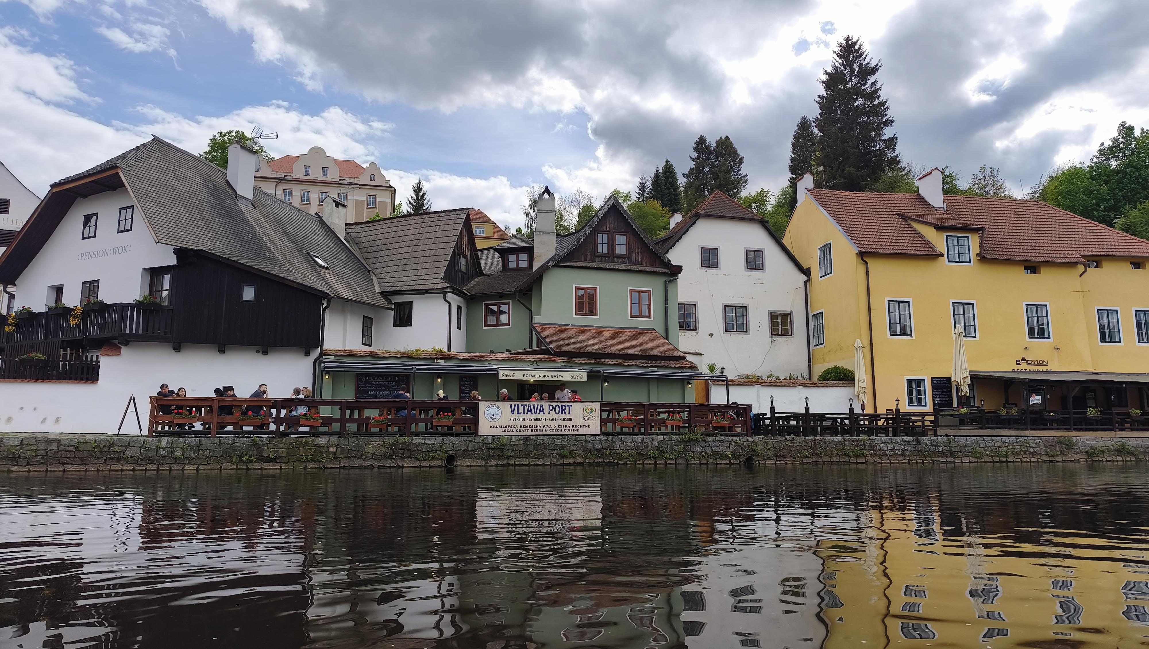 Vltava Port Riverside Restaurant - Café - Pension foto 1