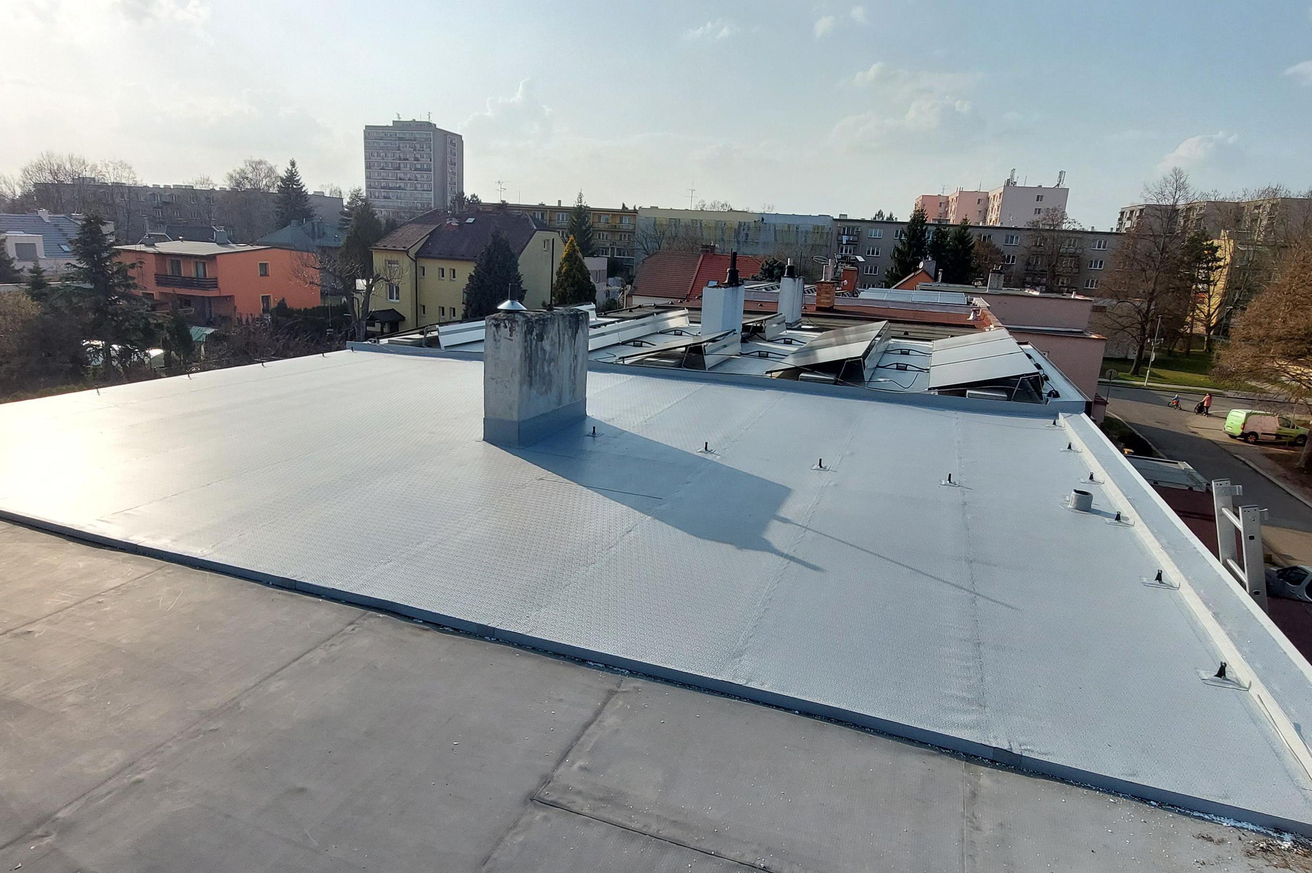 Nedejte dešti šanci: hydroizolace plochých střech