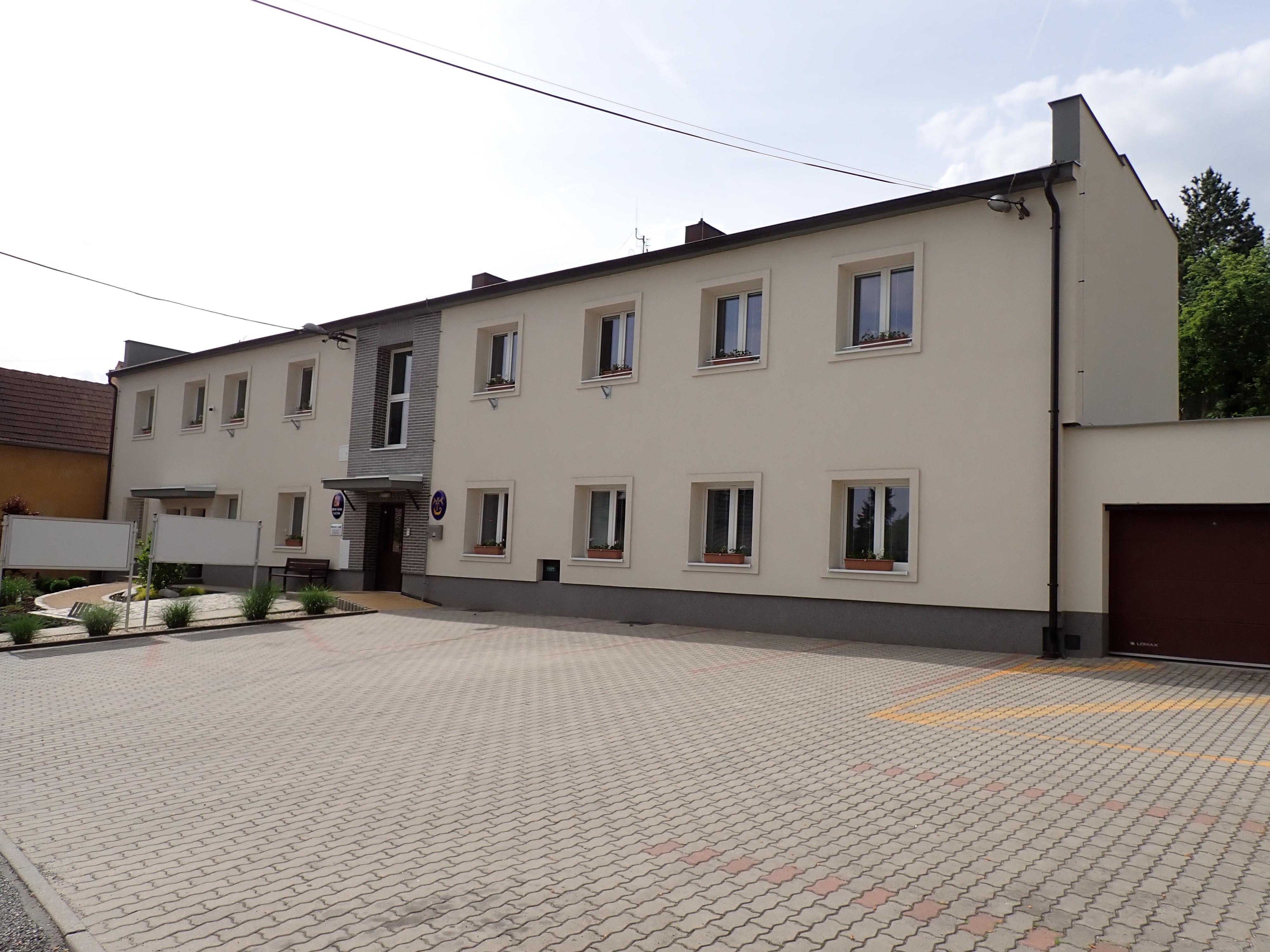 Tlučná - obecní úřad foto 2