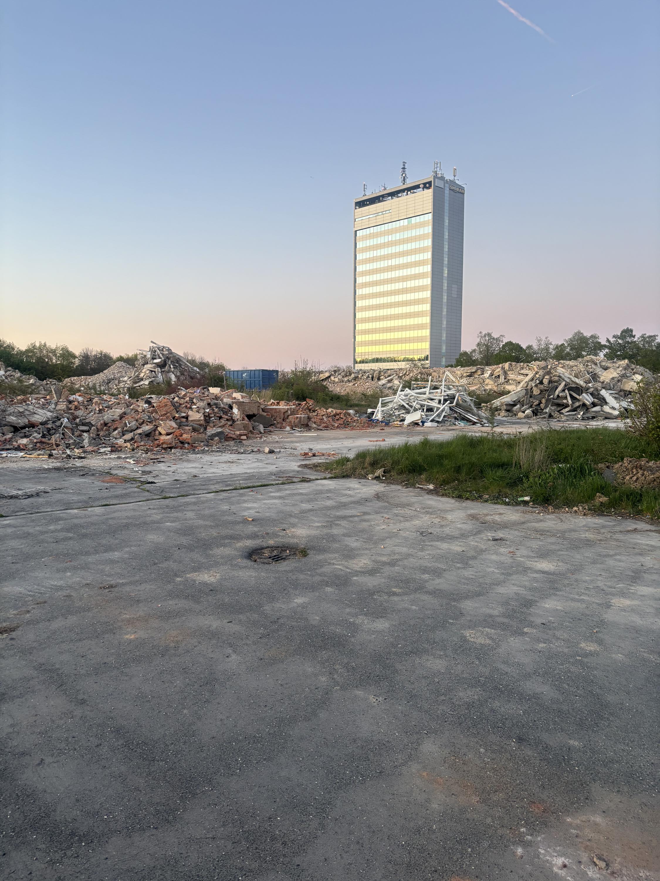 Shiran Tower foto 1
