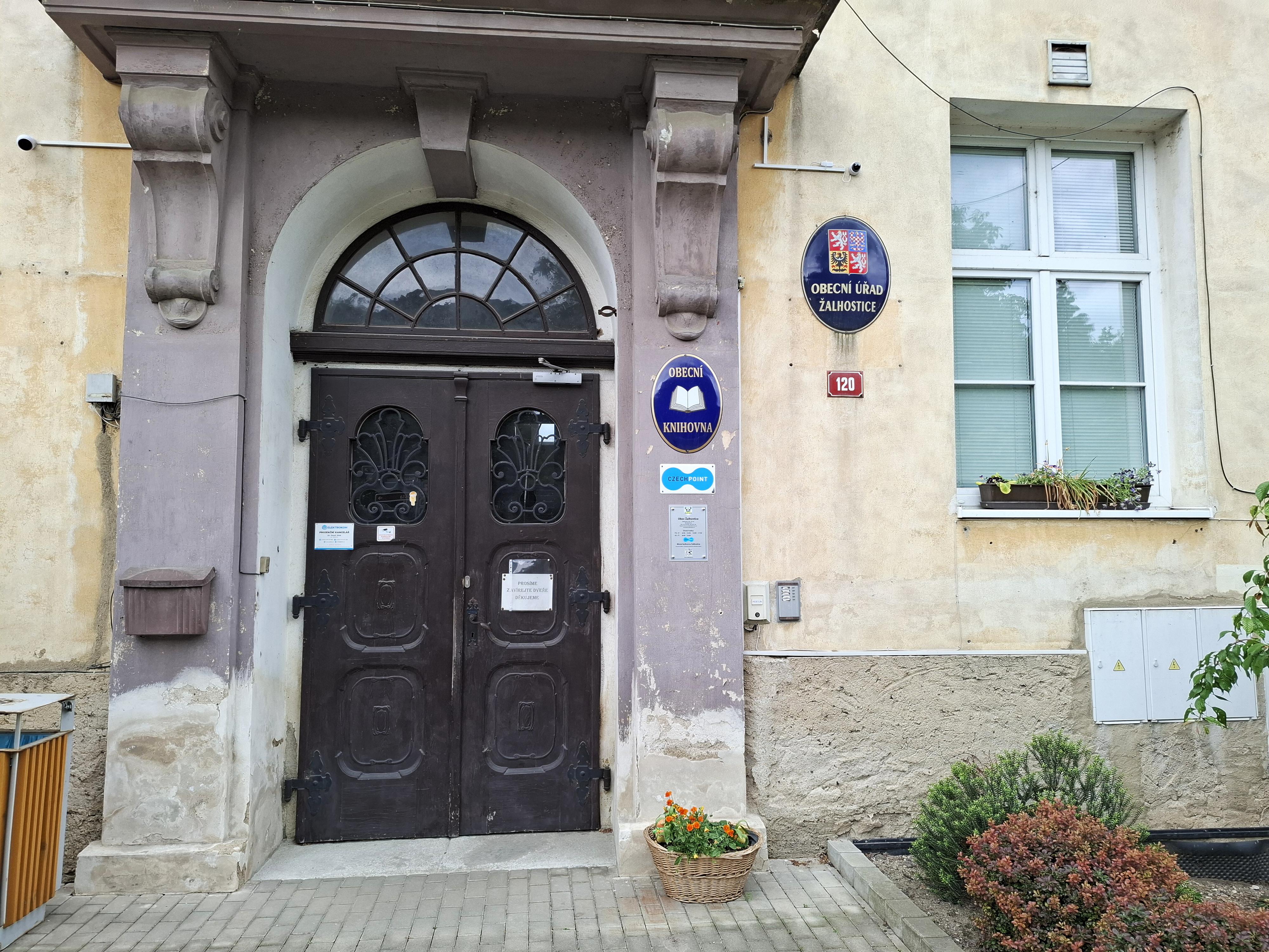 Žalhostice - obecní úřad foto 5