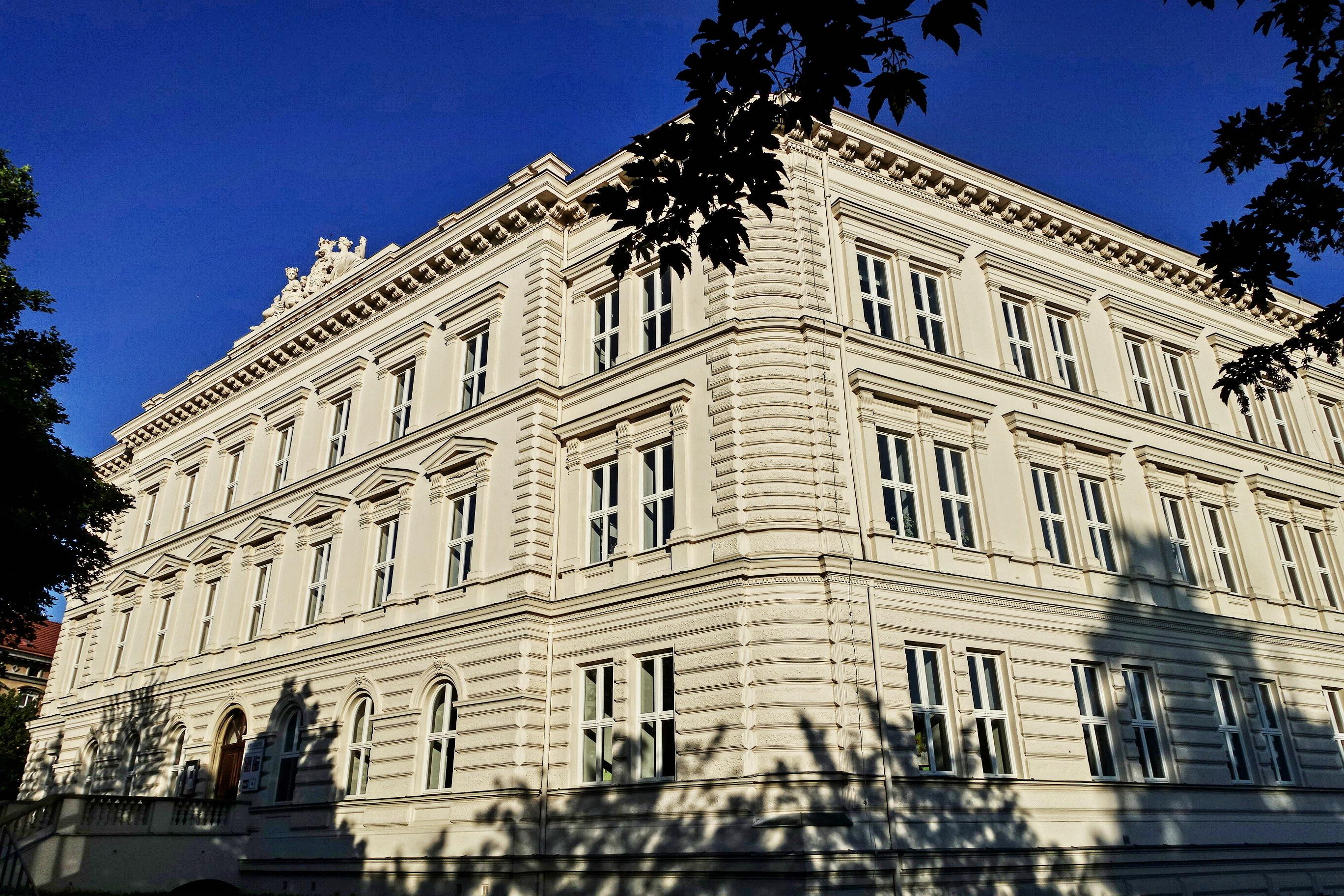 Gymnázium Dr. Karla Polesného Znojmo foto 5
