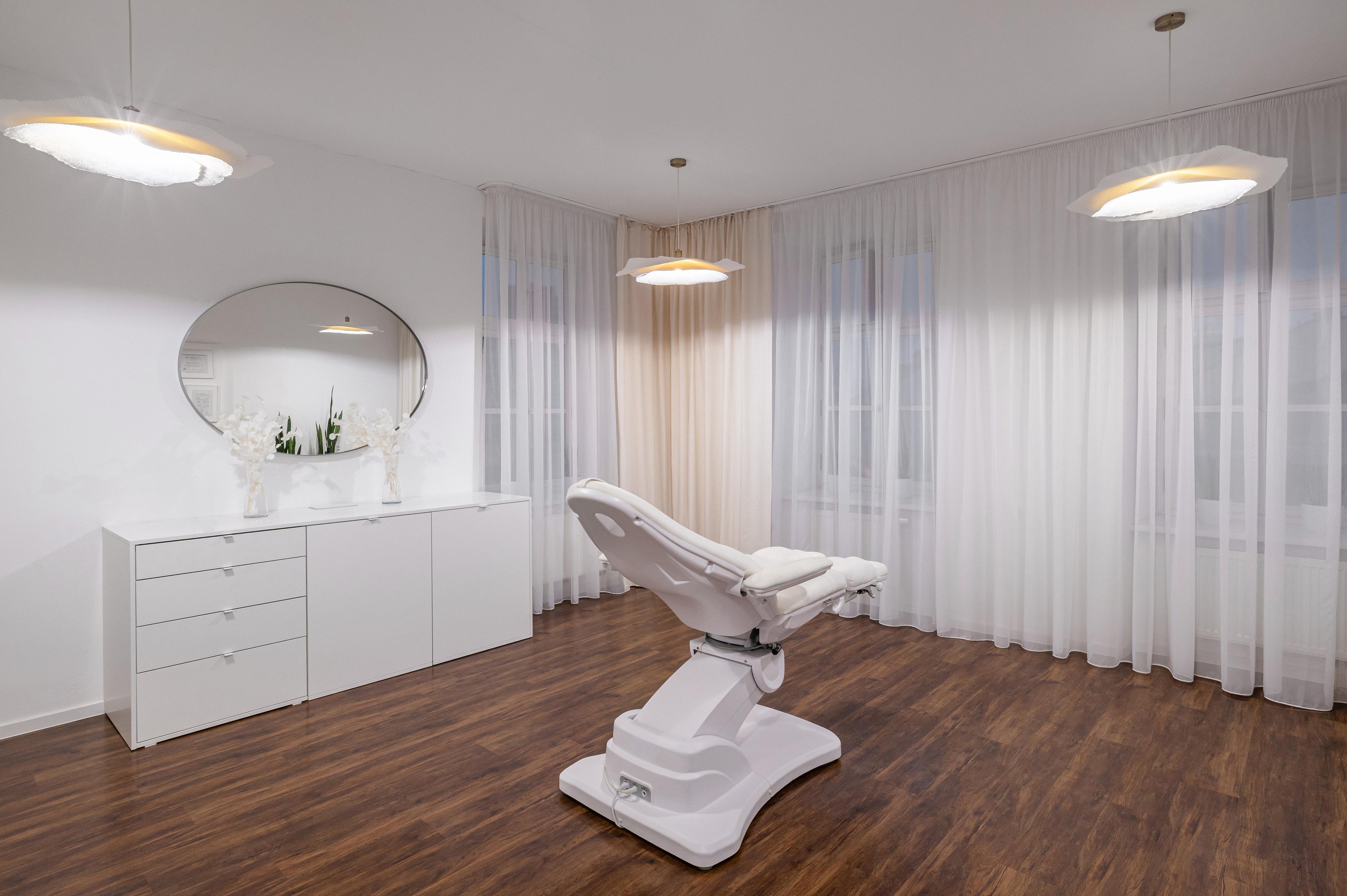 Nicola salon
