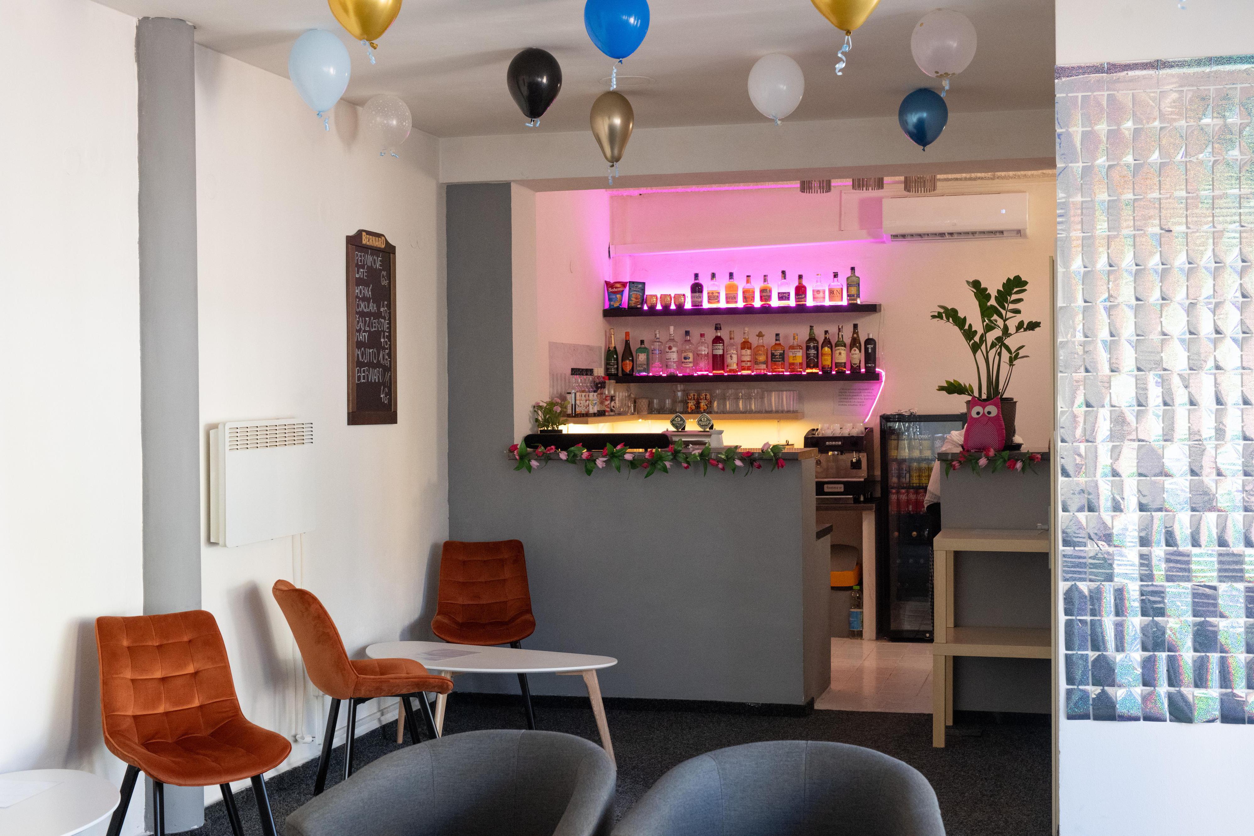 Cafe Bar Pink
