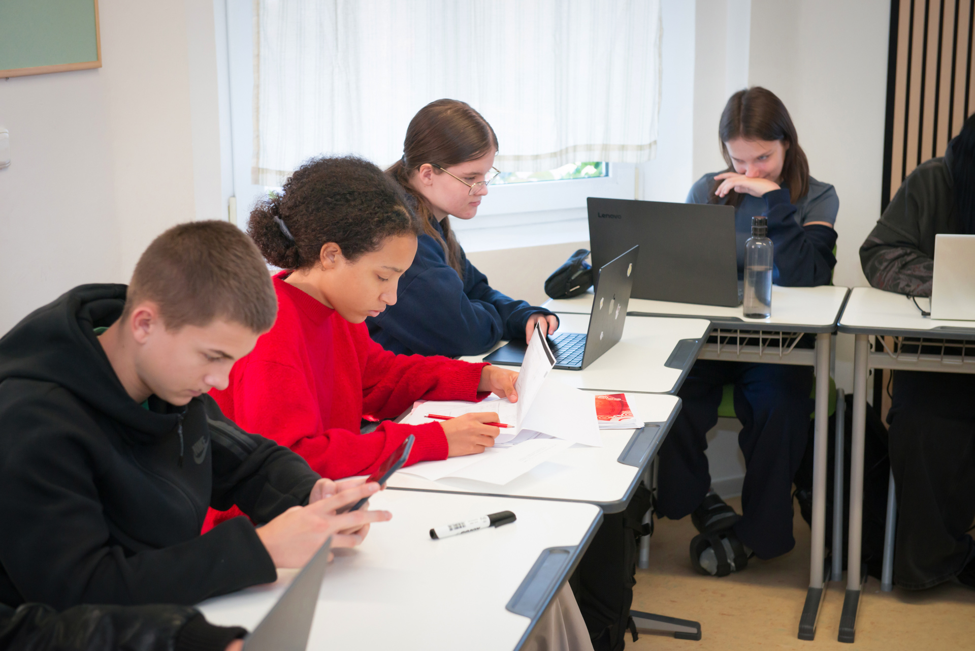 Základní škola - gymnázium a střední pedagogická škola foto 2