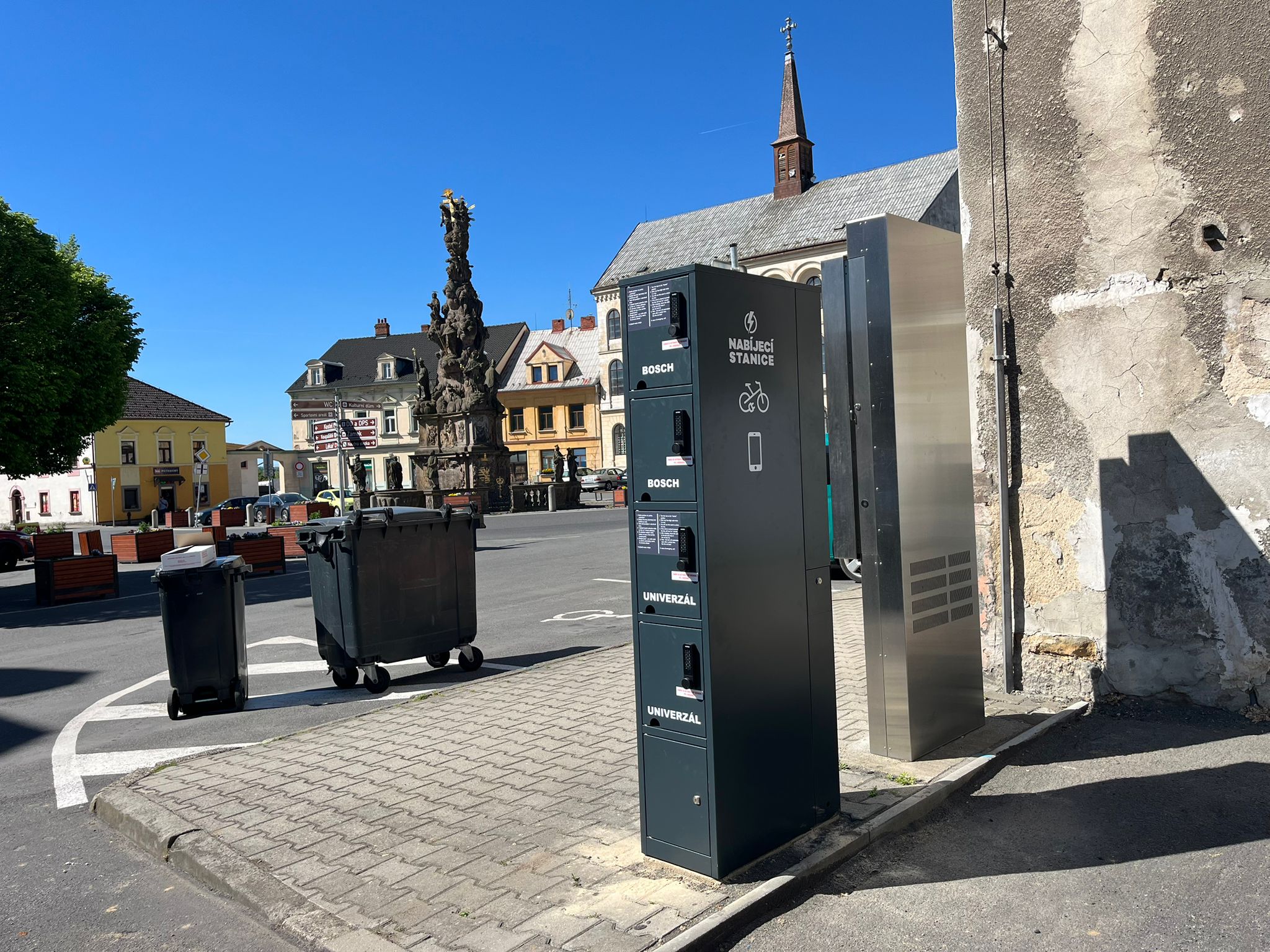 Nabíjecí stanice pro elektrokola a mobilní zařízení foto 2