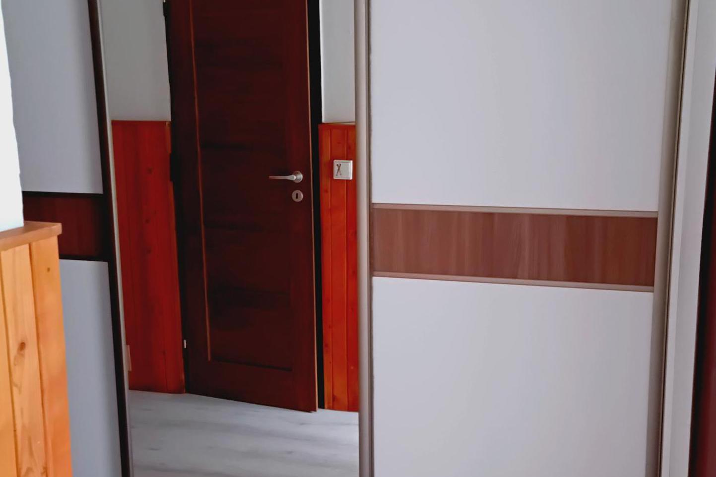 Vestavěné skříně