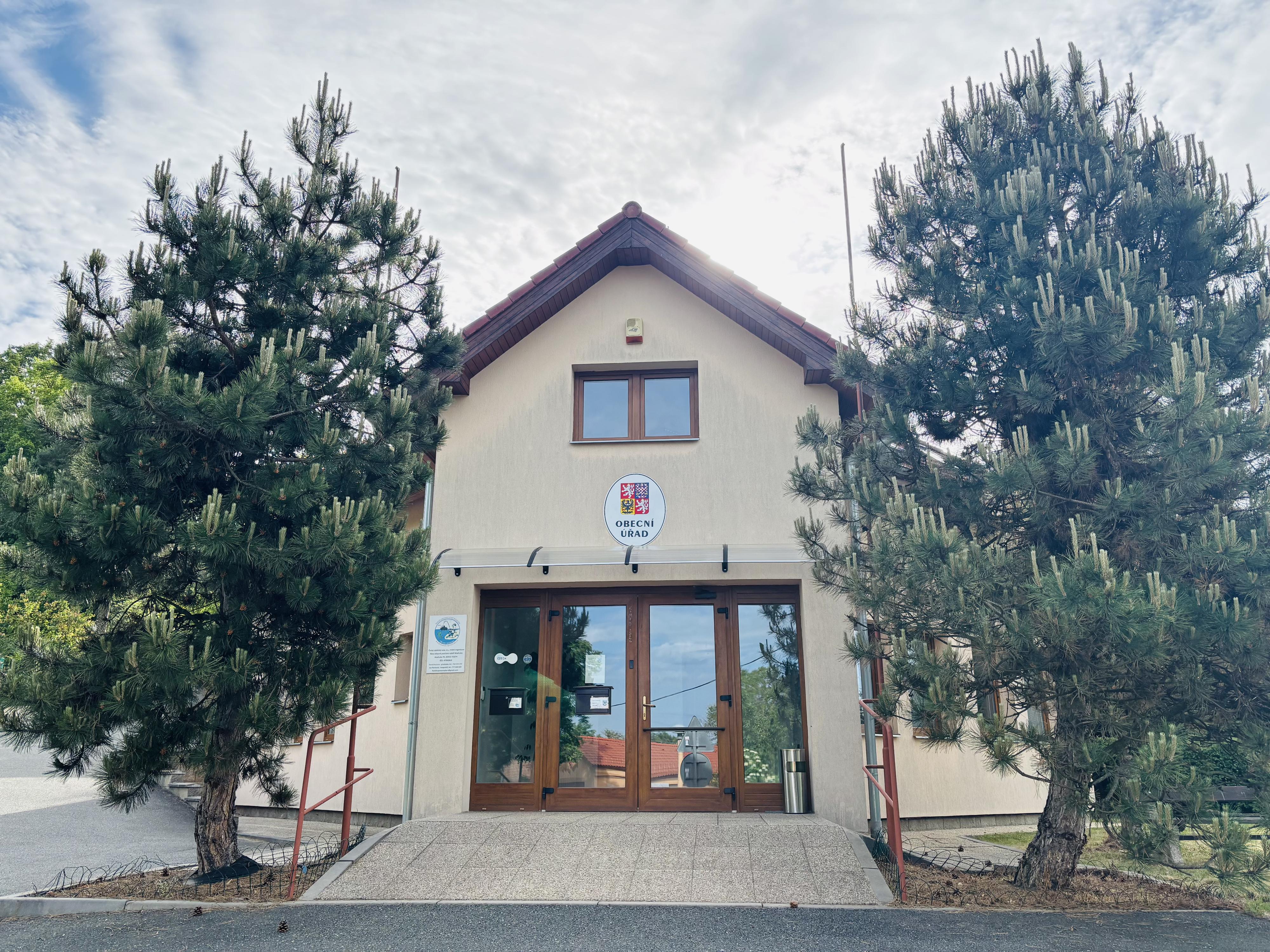 Kladruby - obecní úřad foto 2