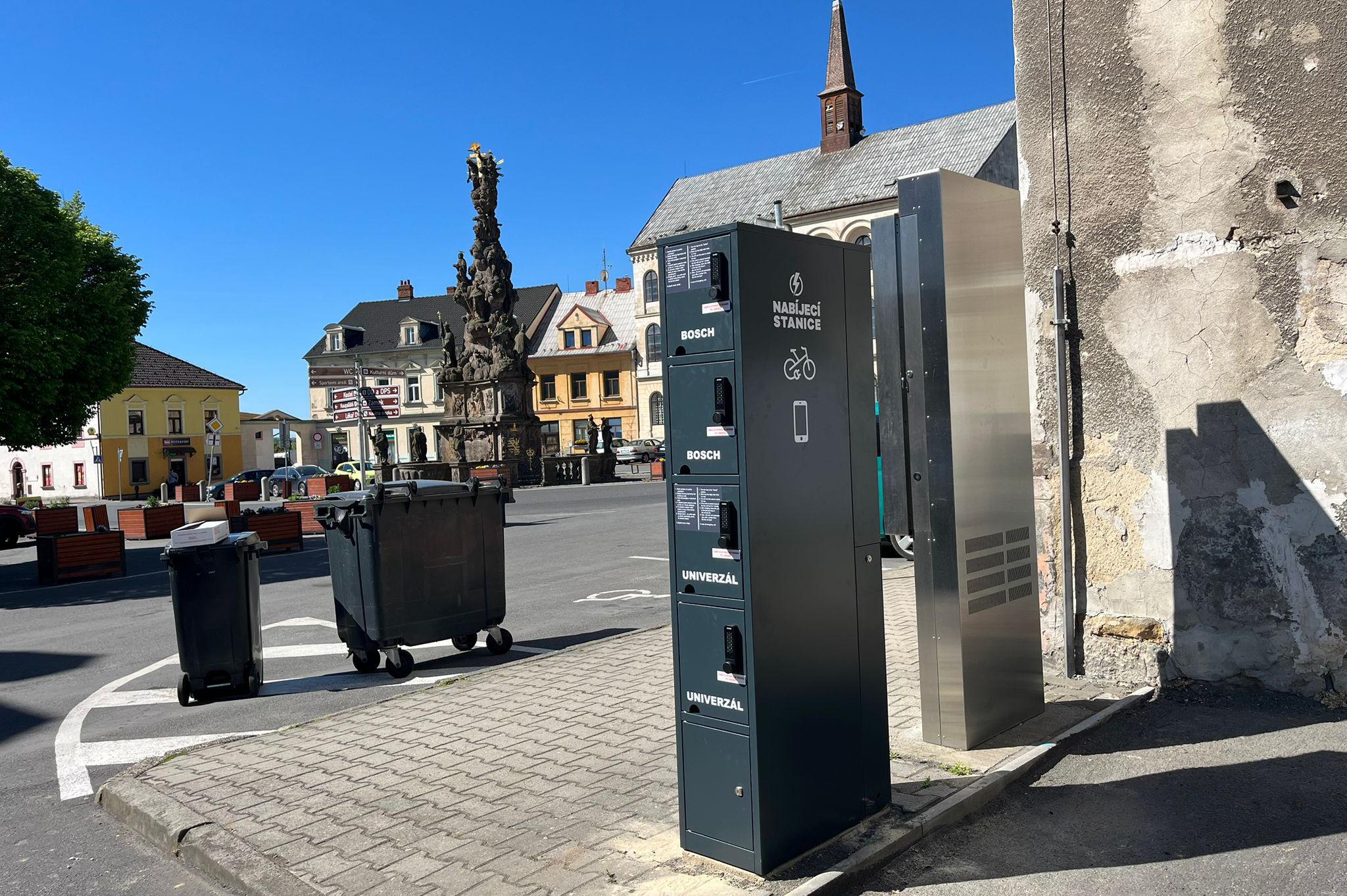 Nabíjecí stanice pro elektrokola a mobilní zařízení