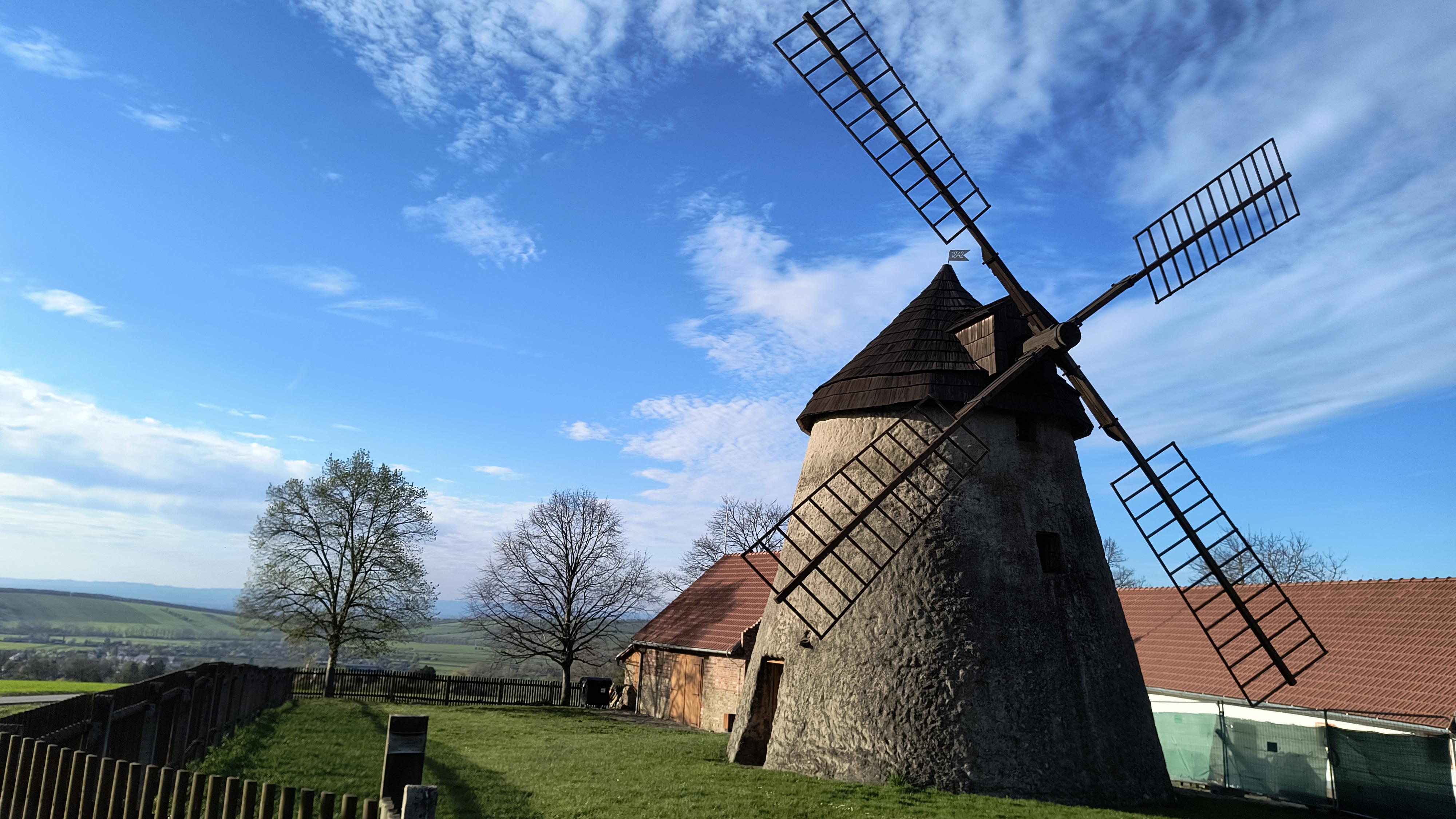 Větrný mlýn v Kuželově foto 6
