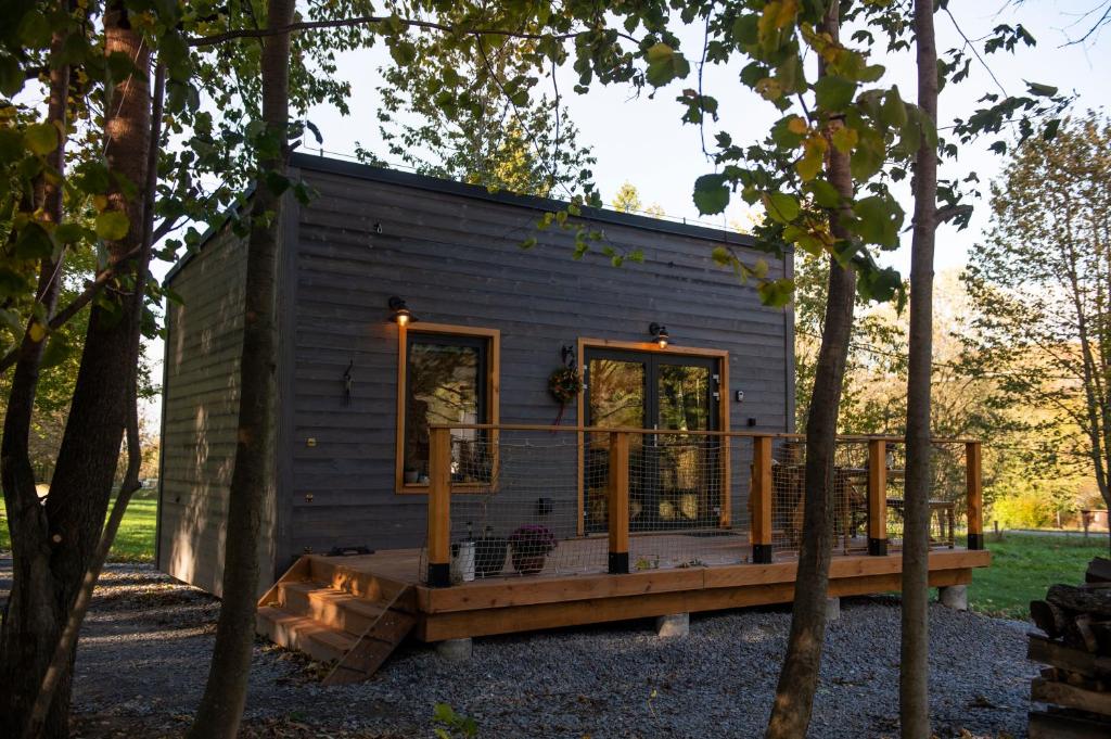 Glamping & Farm Zlaté Podlesí - Slamáček v sadě