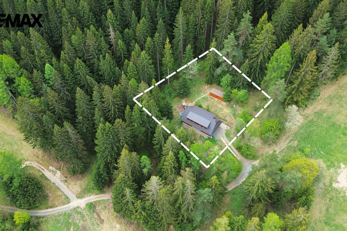 Chalupa se třemi apartmány na sjezdovce Kyčerka