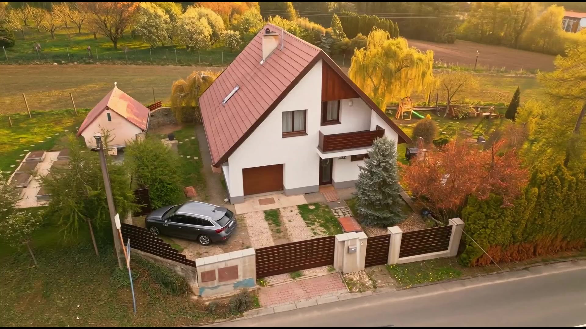 Jan Derka - realitní makléř foto 2 (náhled videa)