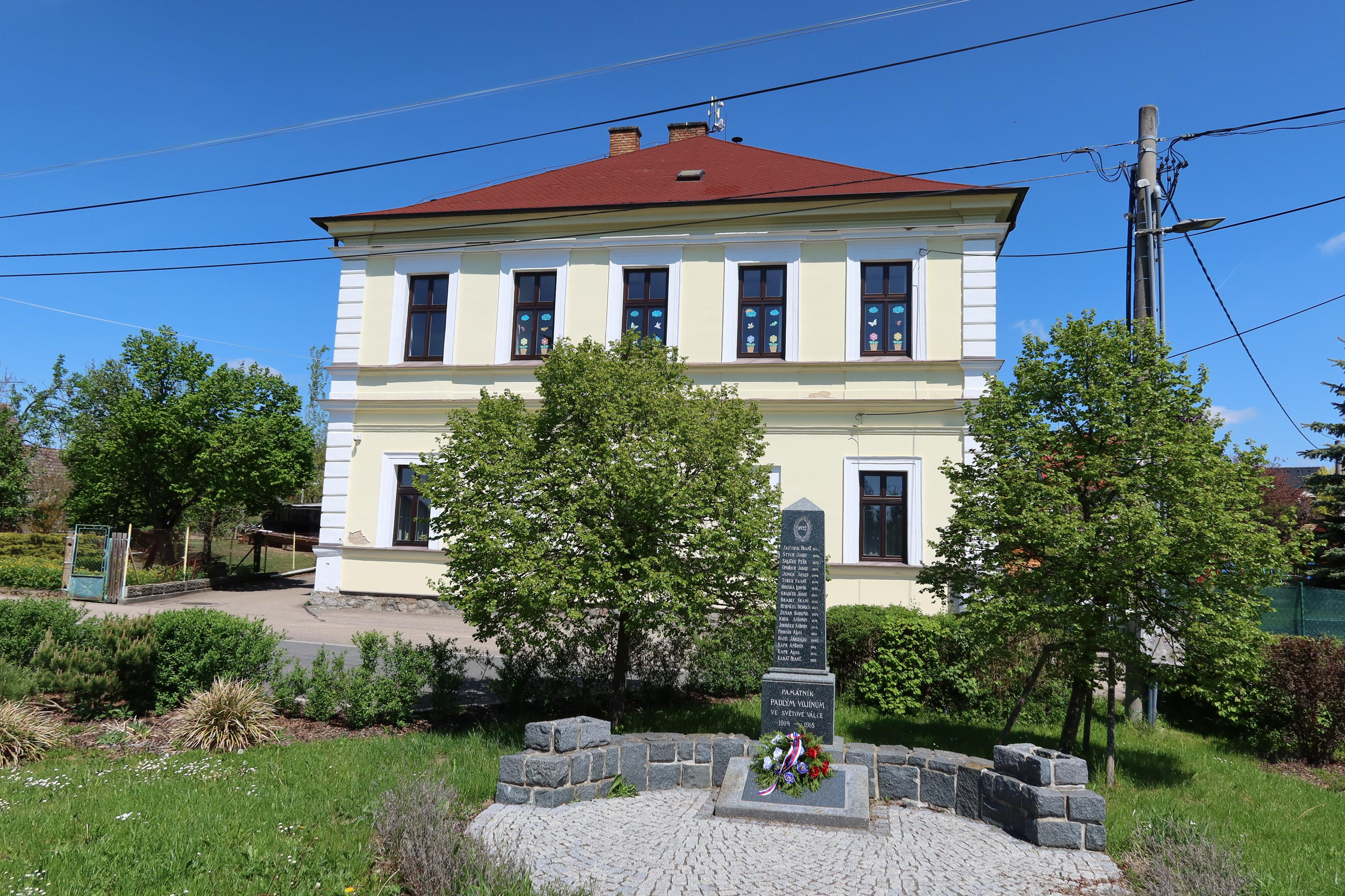 Řehenice - obecní úřad foto 3