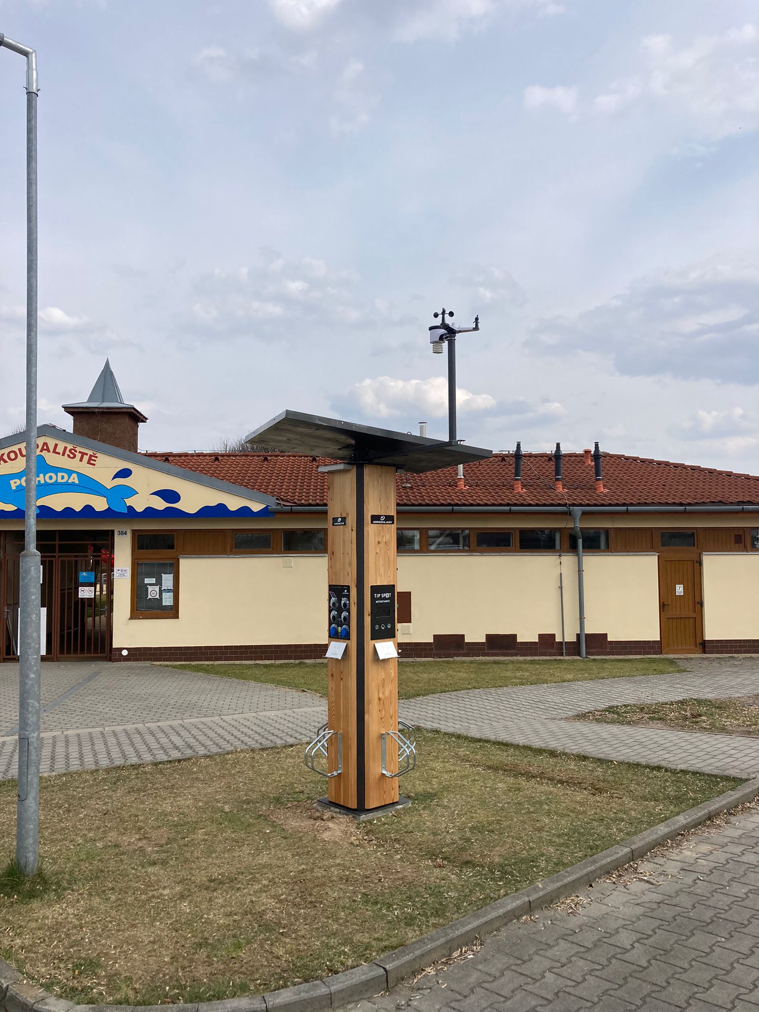 Multifunkční nabíjecí stanice TIP SPOT foto 1