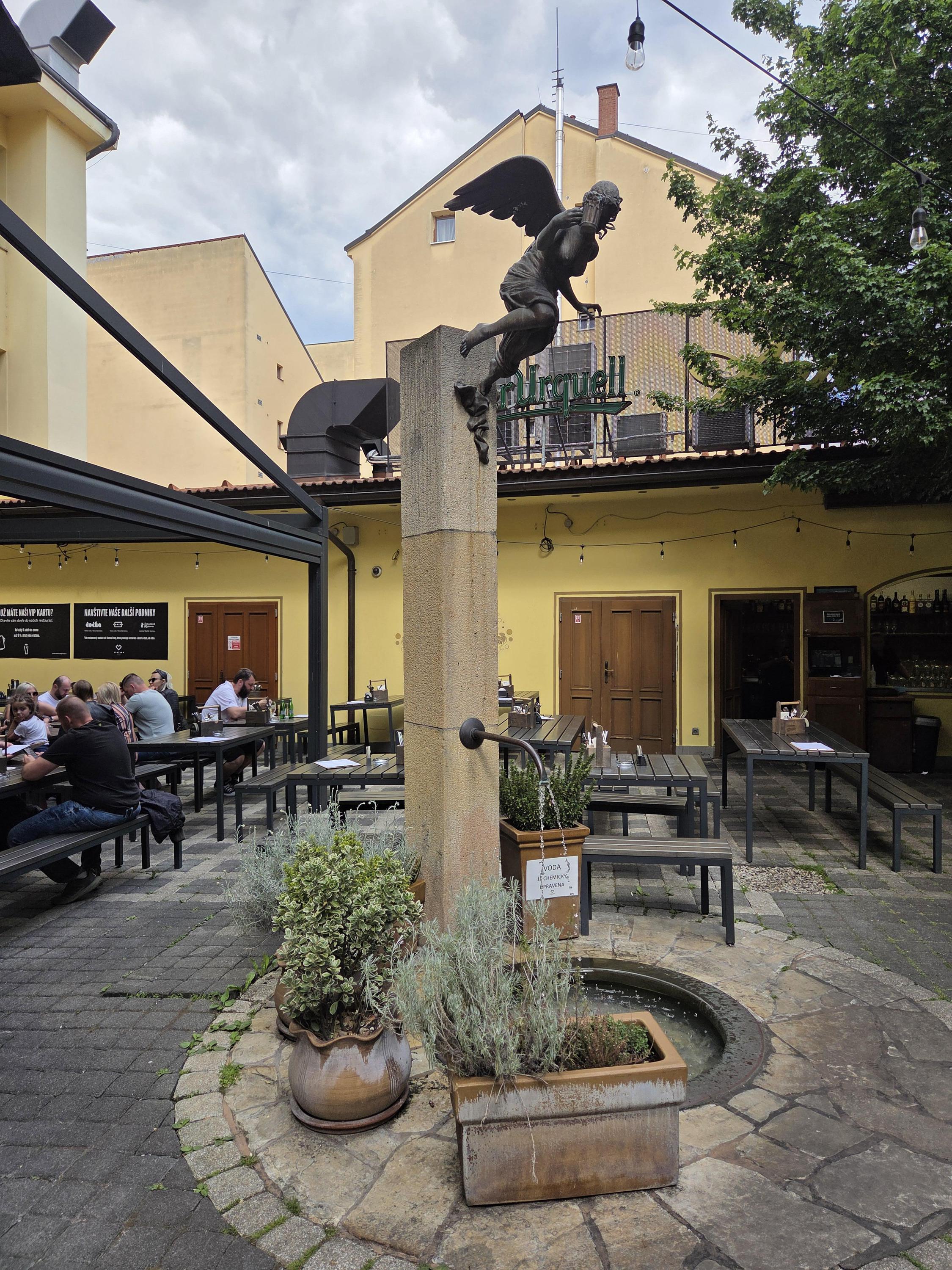 Plzeňský restaurant Anděl foto 1