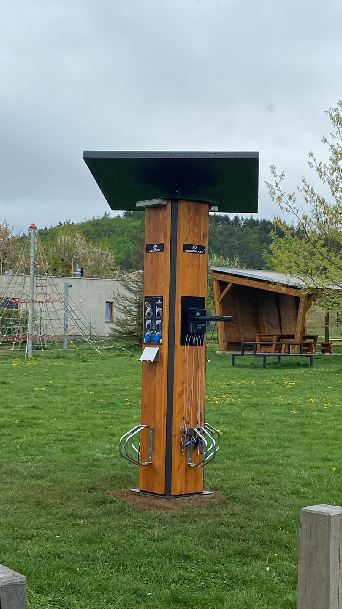 Multifunkční nabíjecí stanice TIP SPOT foto 1