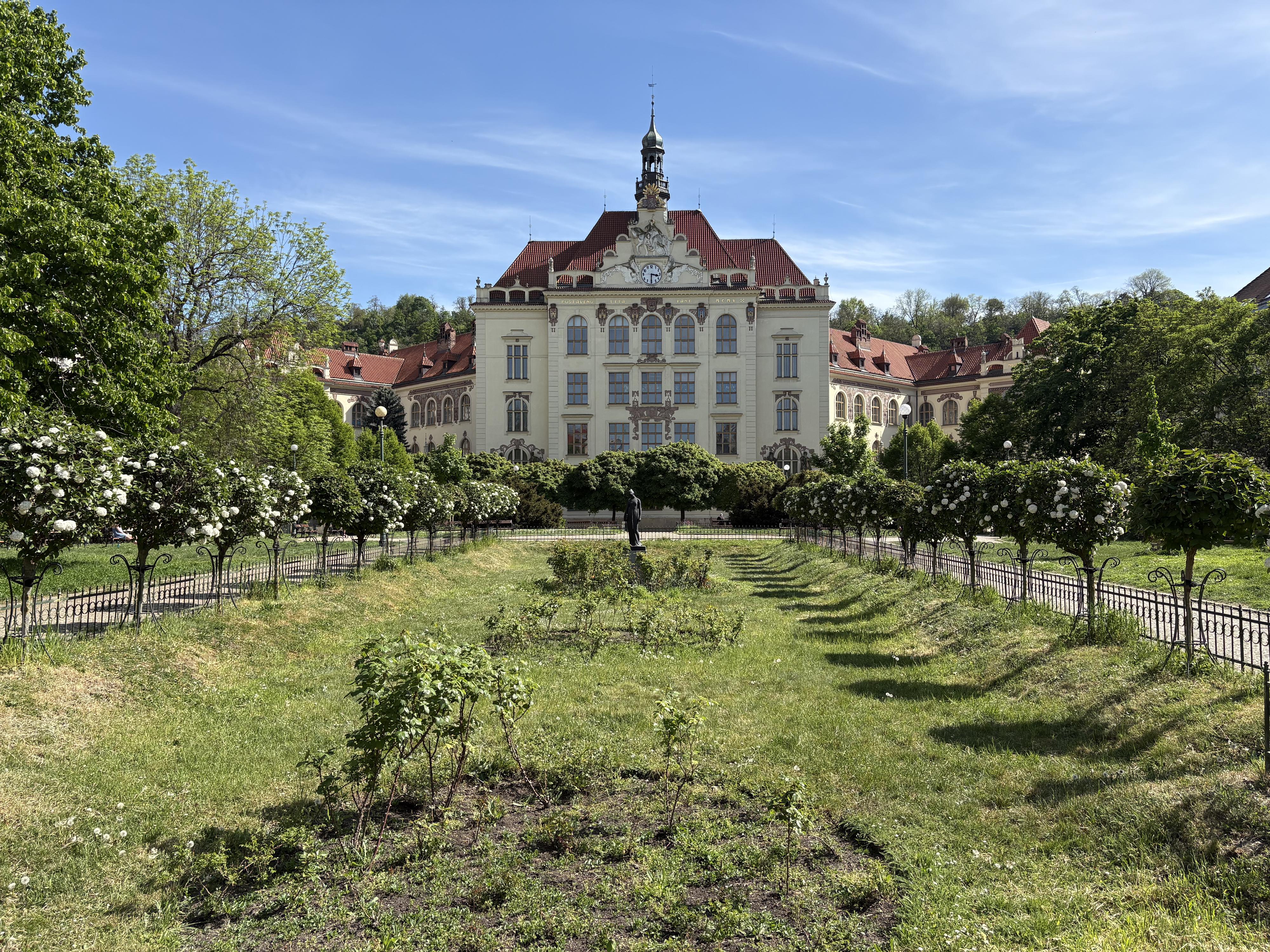 ZŠ a MŠ Praha 8, Lyčkovo náměstí foto 2