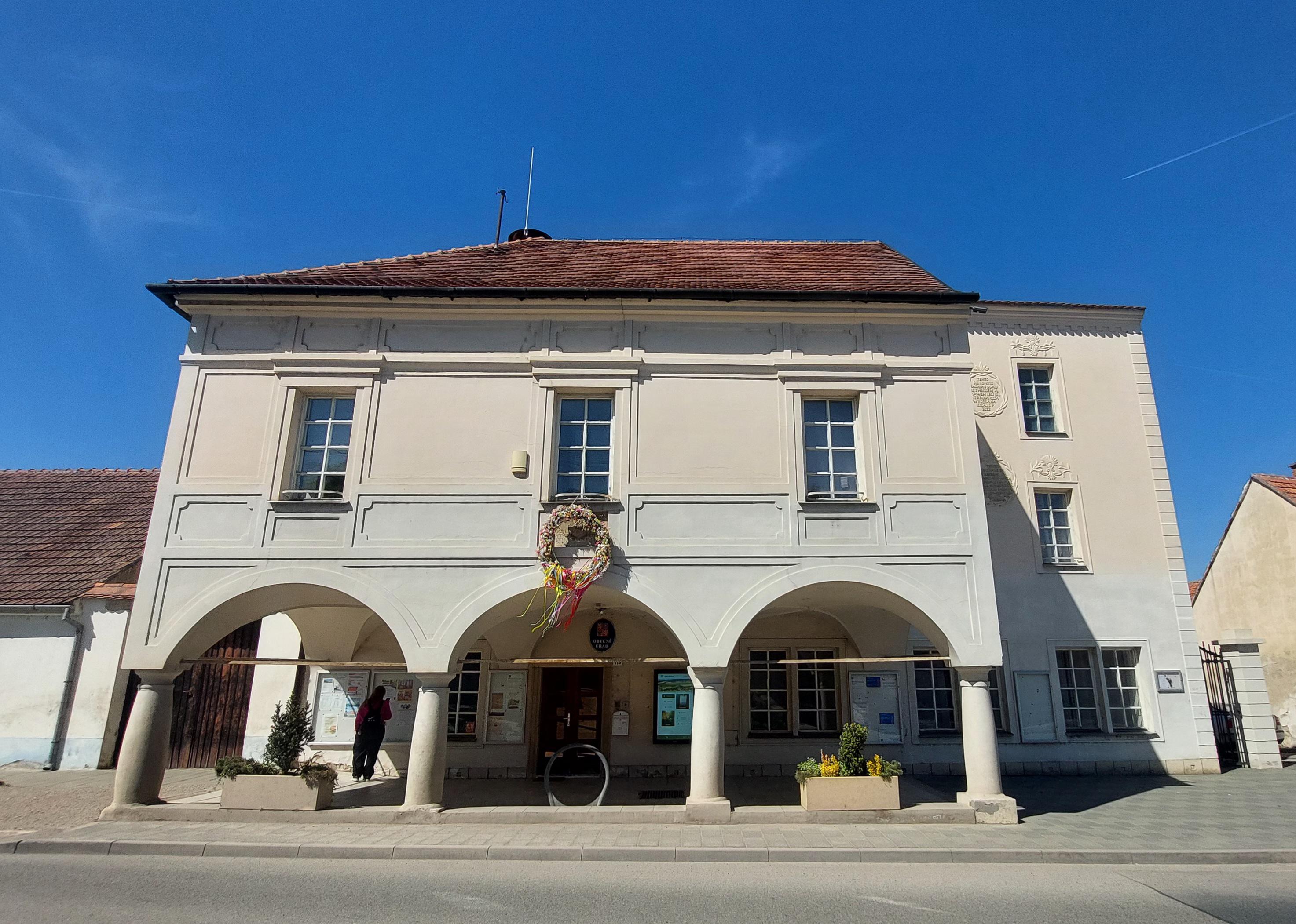 Blučina - obecní úřad foto 5