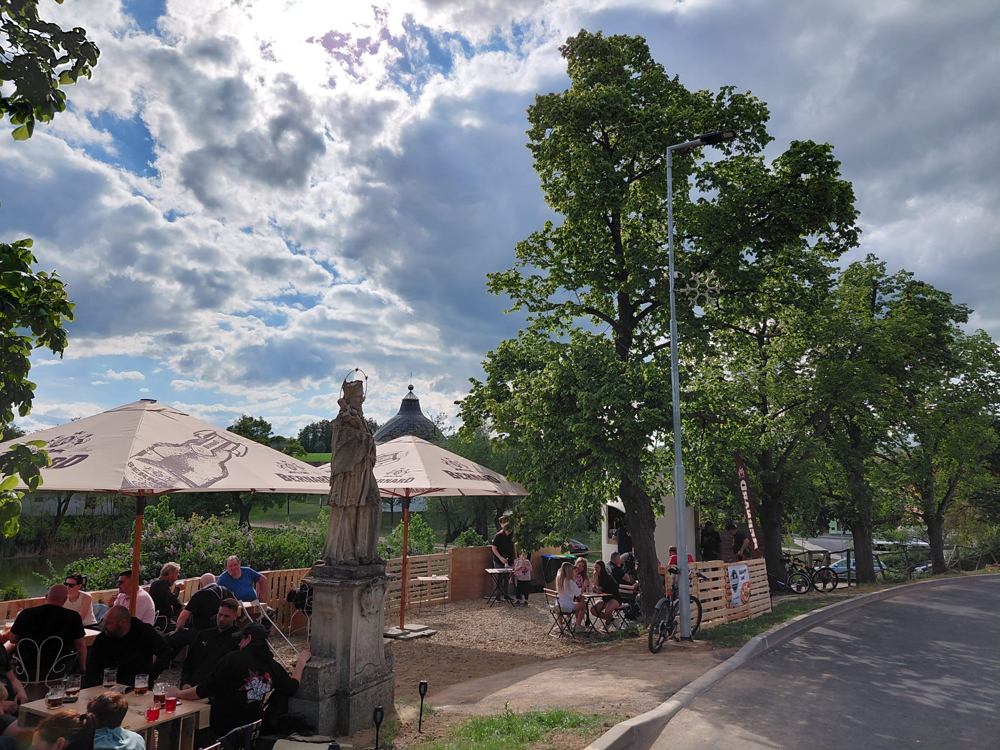 Kiosek na břehu foto 3