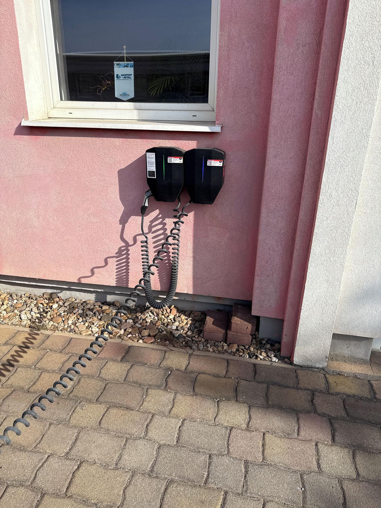 Dobíjecí stanice pro elektromobily foto 1