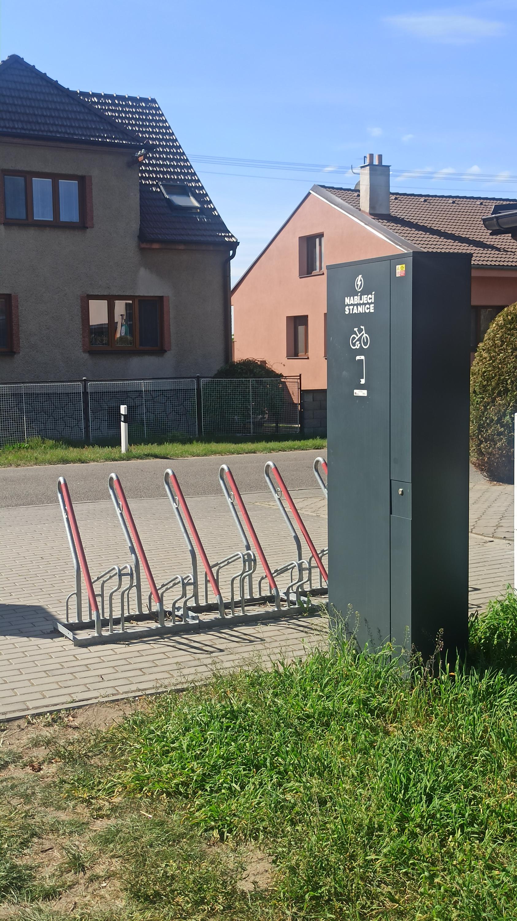 Nabíjecí stanice pro elektrokola a mobilní zařízení foto 5