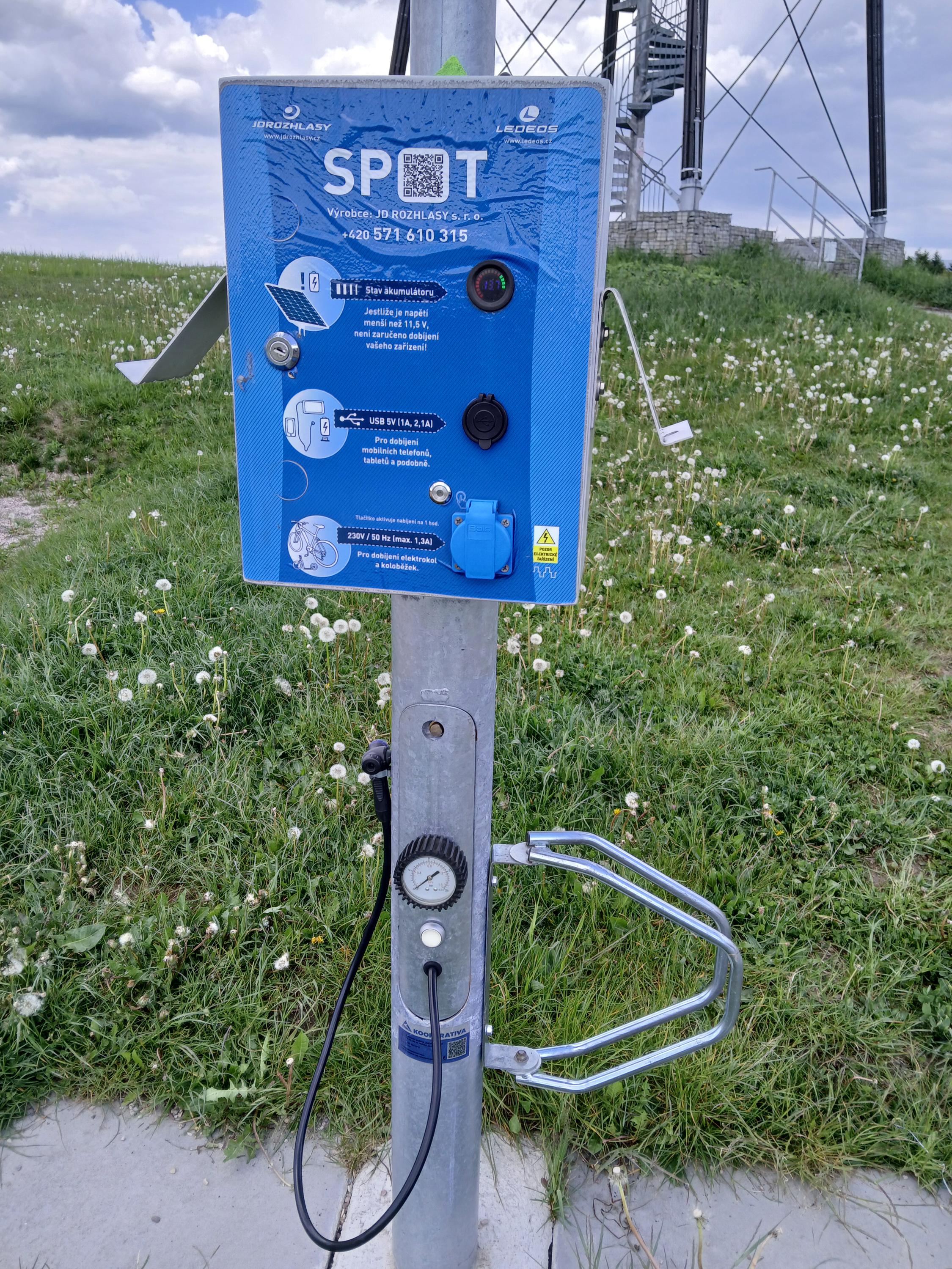 Multifunkční nabíjecí stanice MINI SPOT foto 1