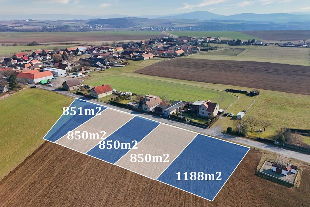 Prodej stavebního pozemku 850 m², Chlustina