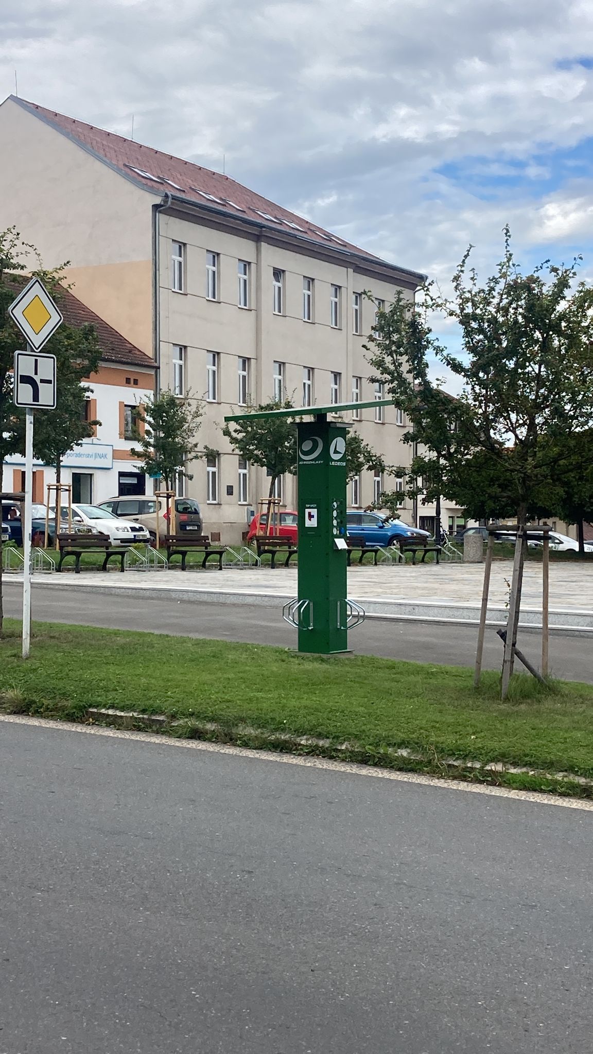 Multifunkční nabíjecí stanice TOP SPOT foto 2
