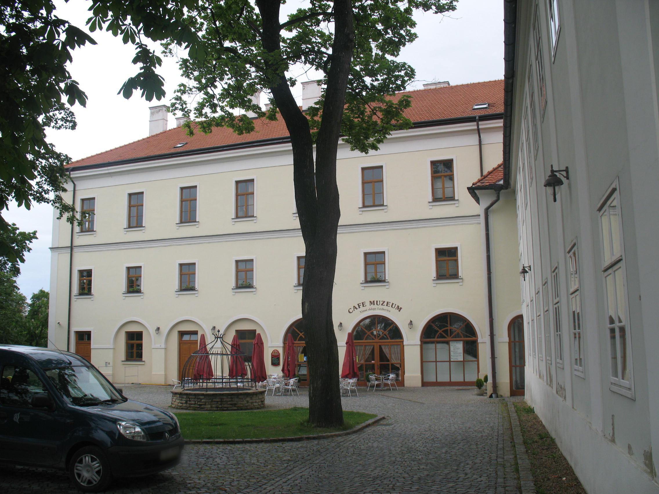 Knihovna Jihomoravského muzea ve Znojmě foto 1