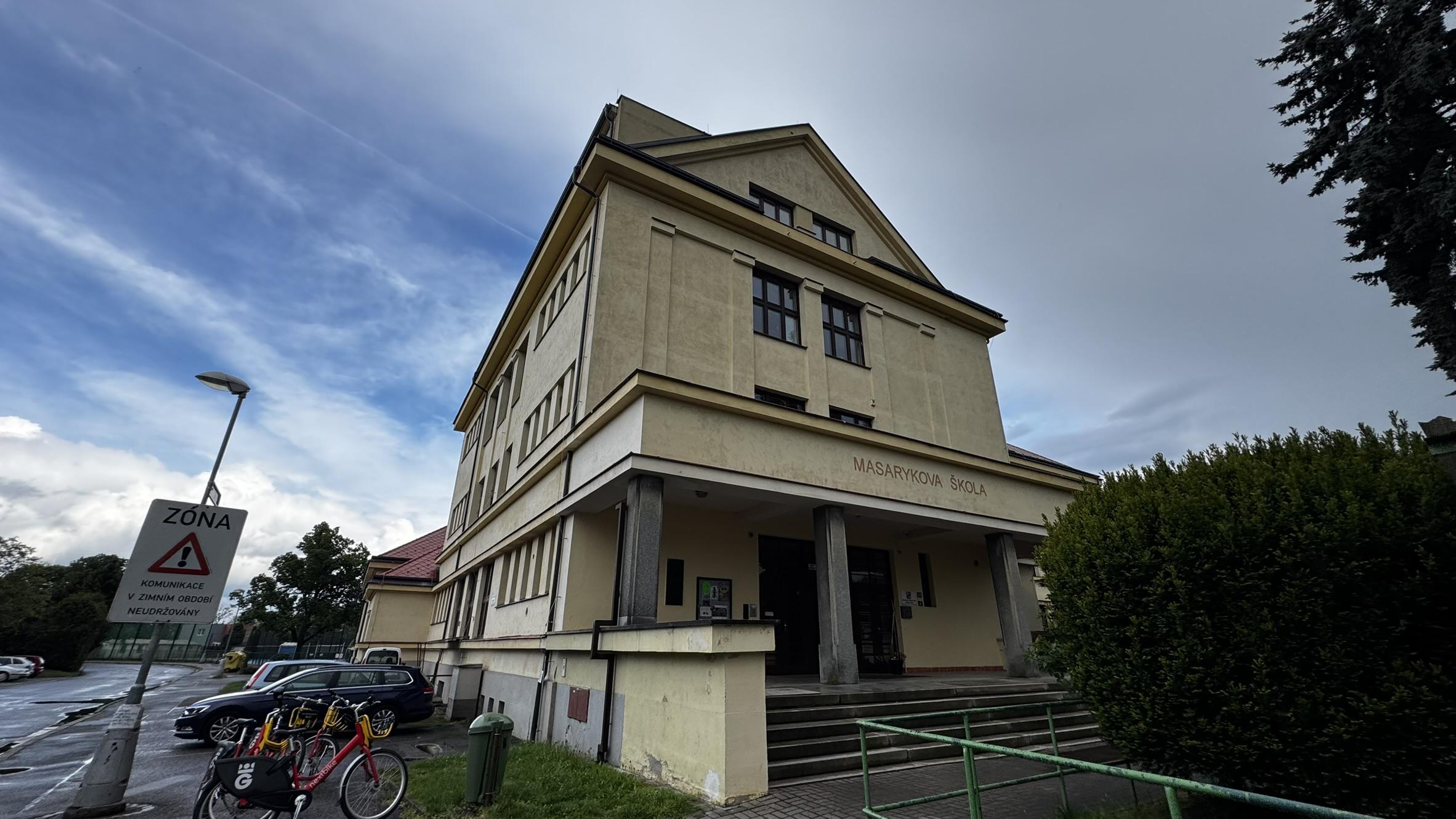 Masarykova ZŠ a MŠ, Hradec Králové - Plotiště, P. Jilemnického foto 2